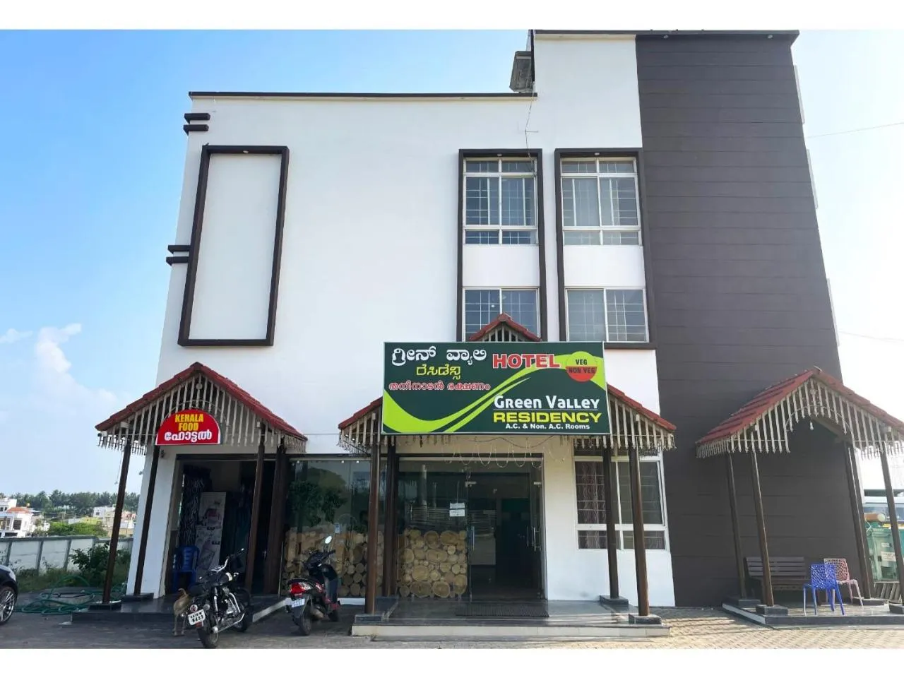 Facade/entrance in Green Valley Residency