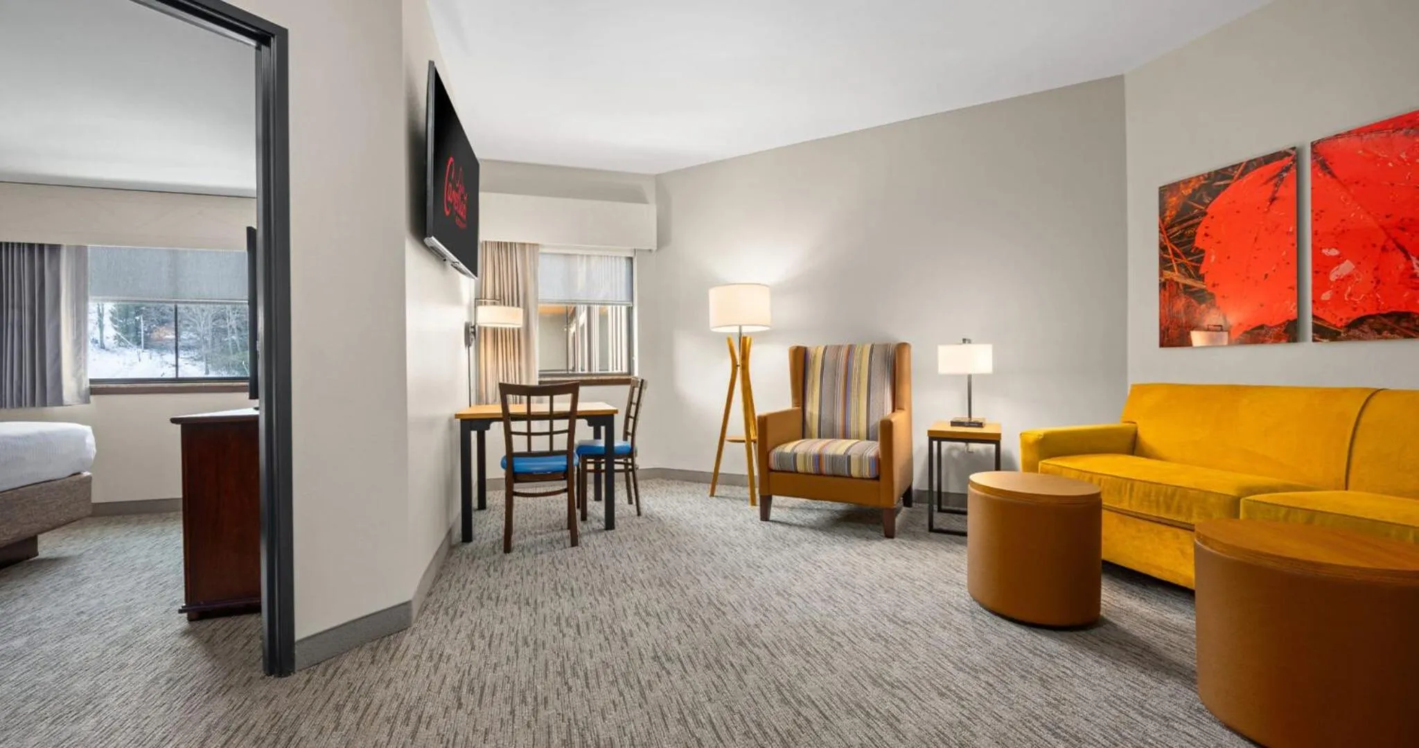 Living room, Bed in Camelback Resort