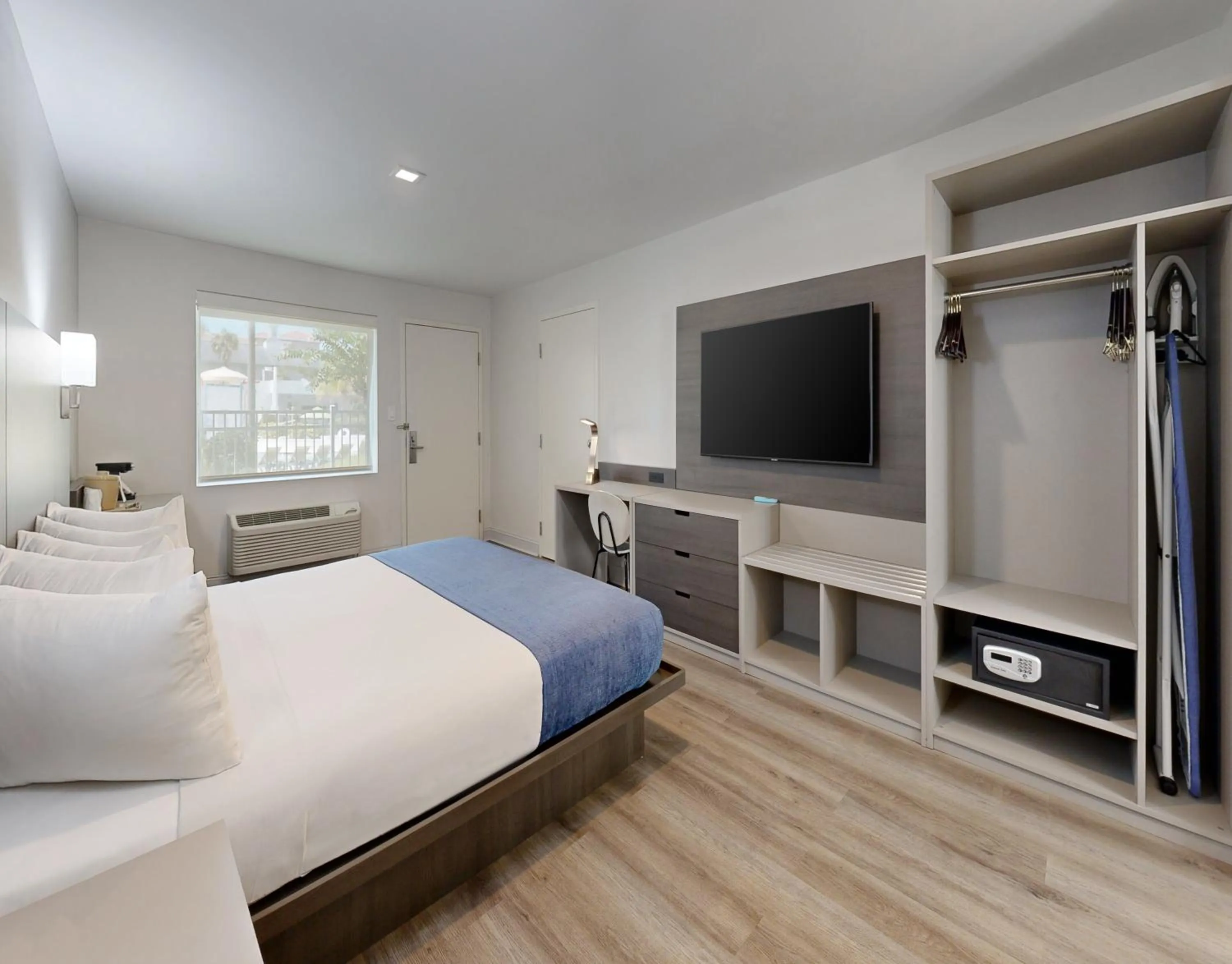 Bed in Avanti International Resort