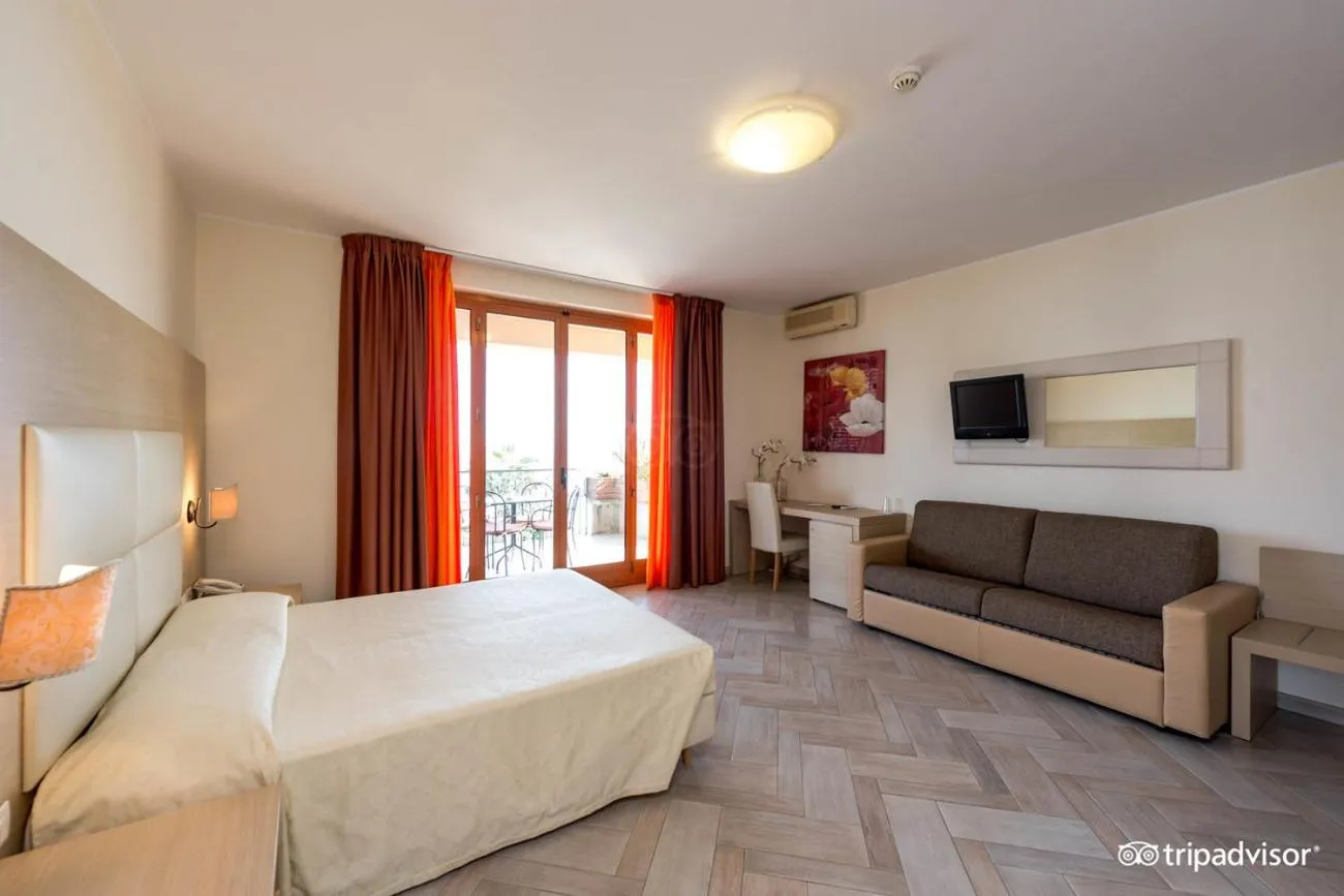 Photo of the whole room, Bed in Taormina Hotel Calipso