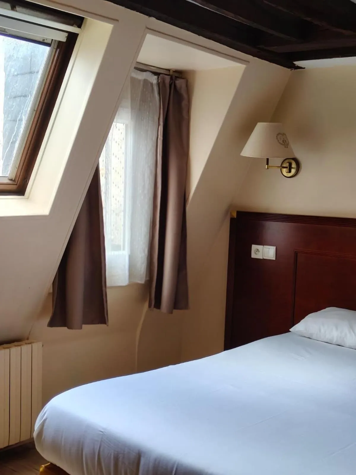 Bed in Hotel Havane Opera