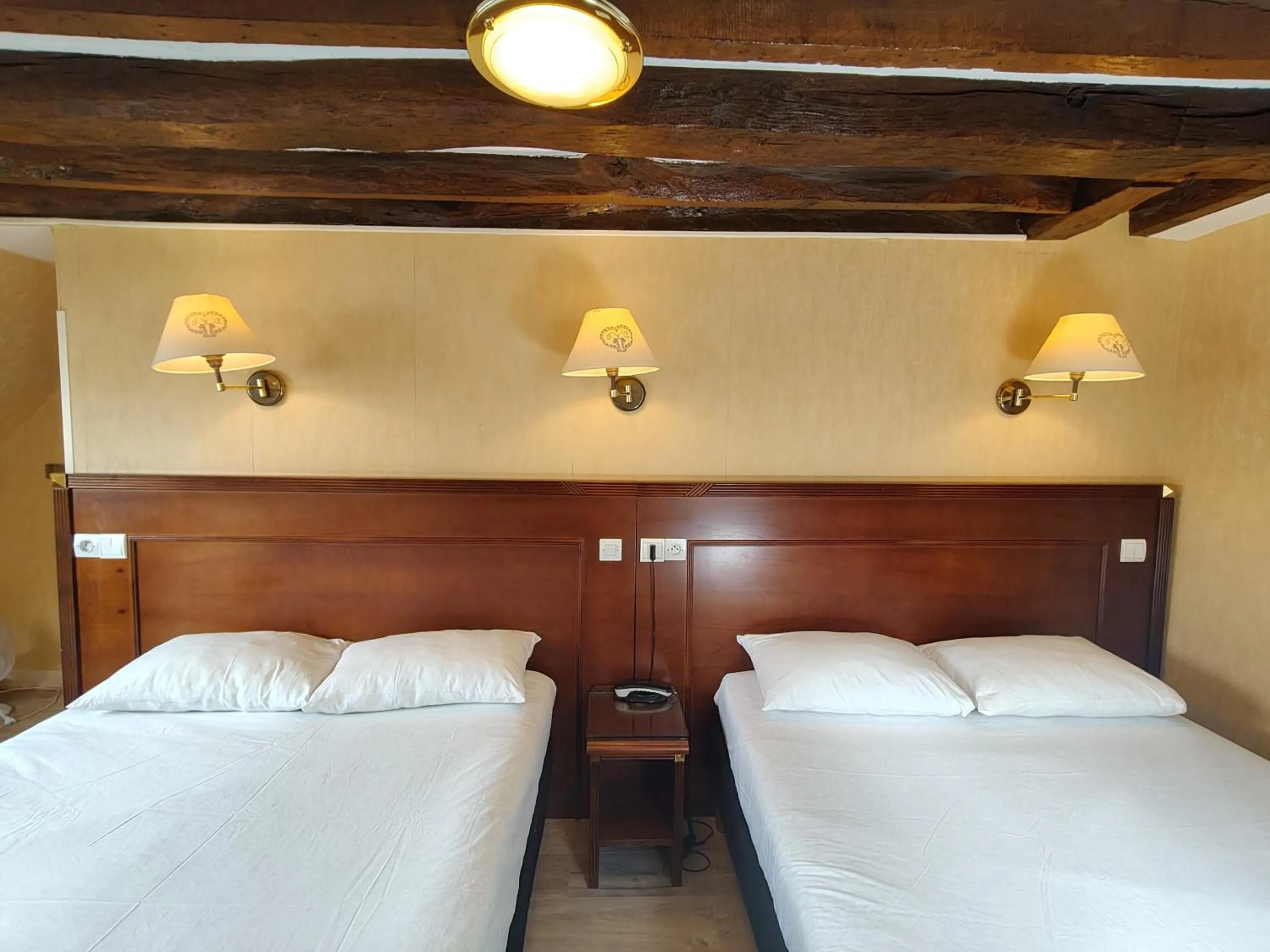 Bed in Hotel Havane Opera