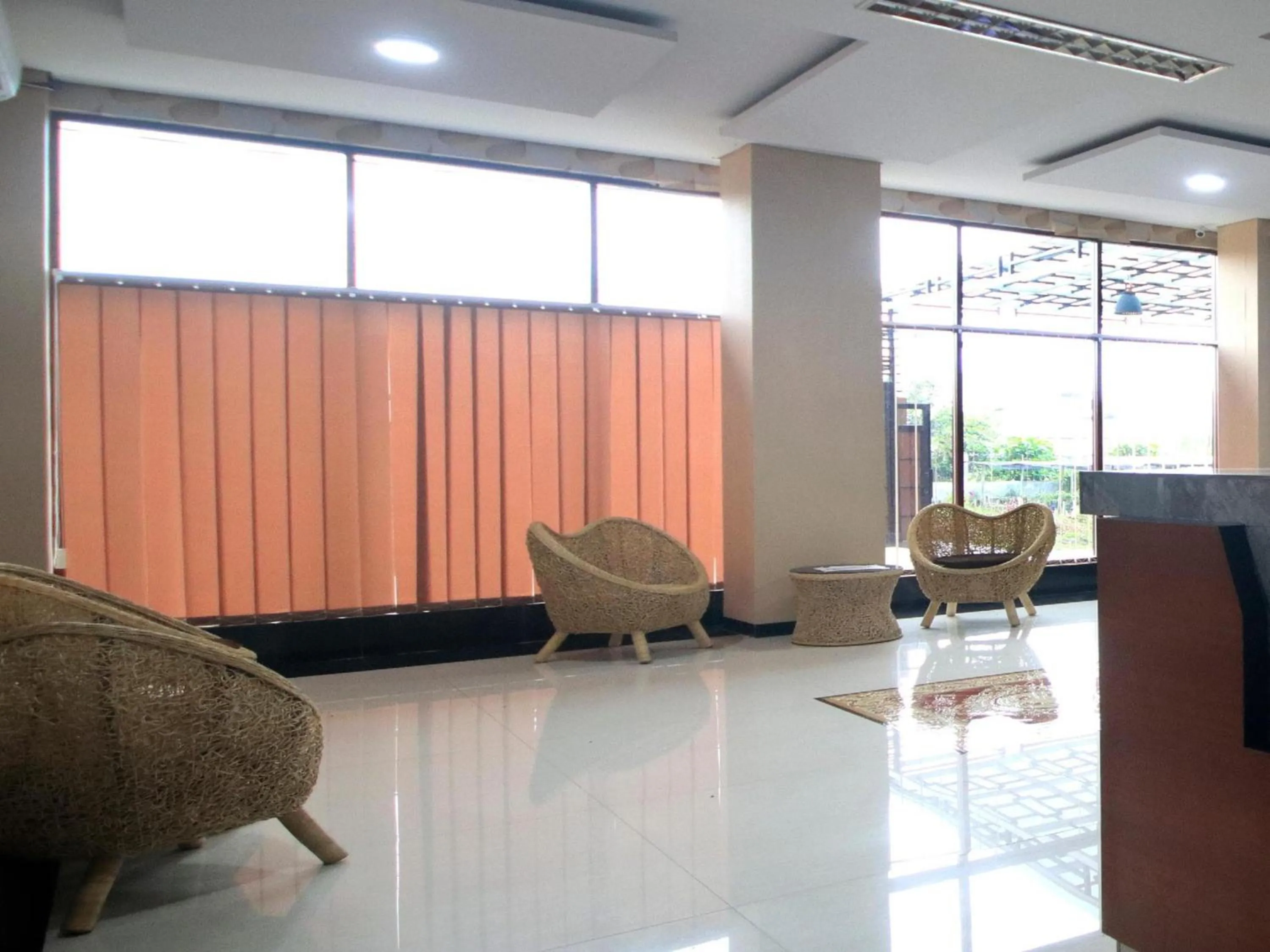 Seating area in Hotel O Sean'S Residence Mansyur Near Universitas Sumatra Utara USU