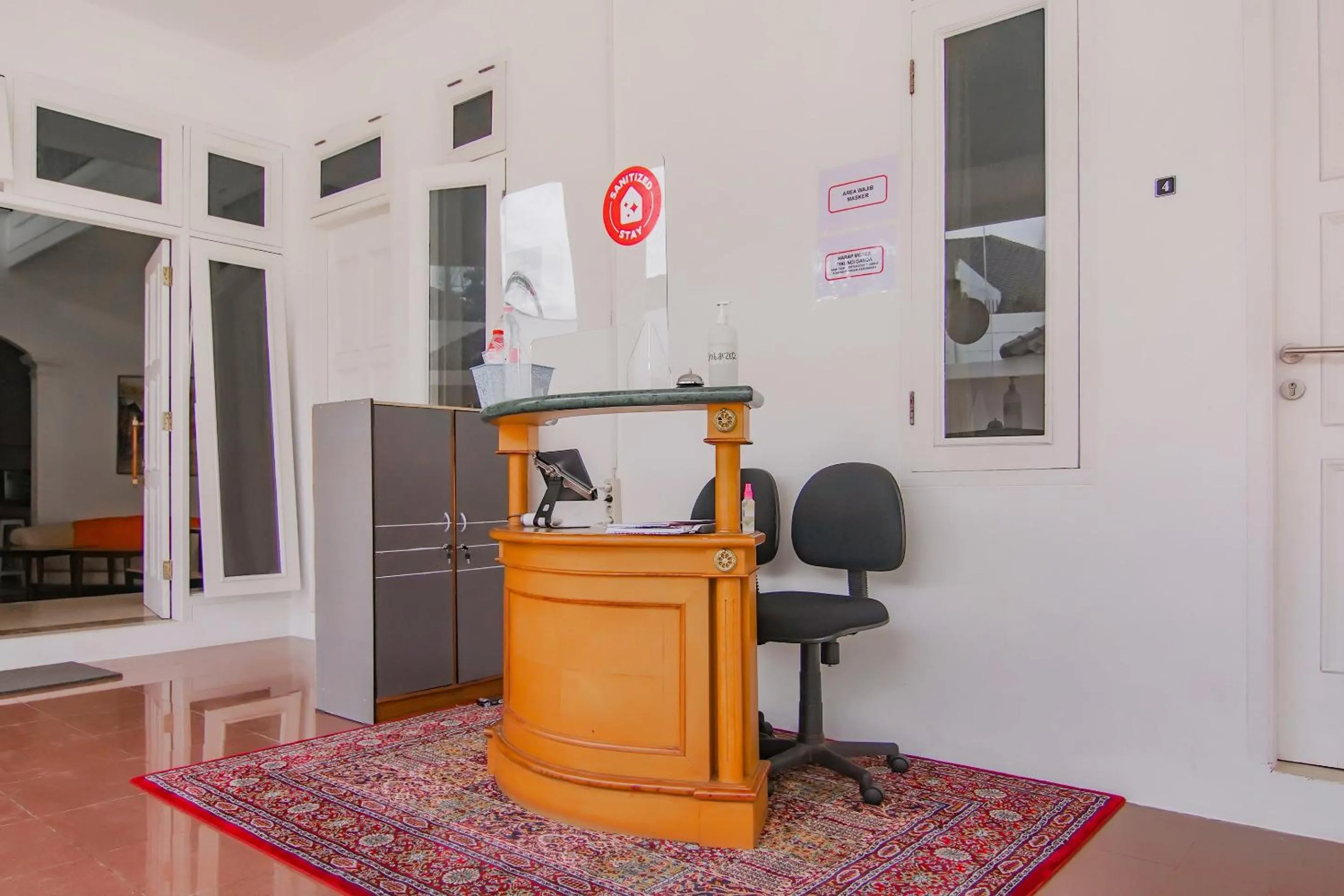 Lobby or reception in Capital O 90342 Kemang Garden