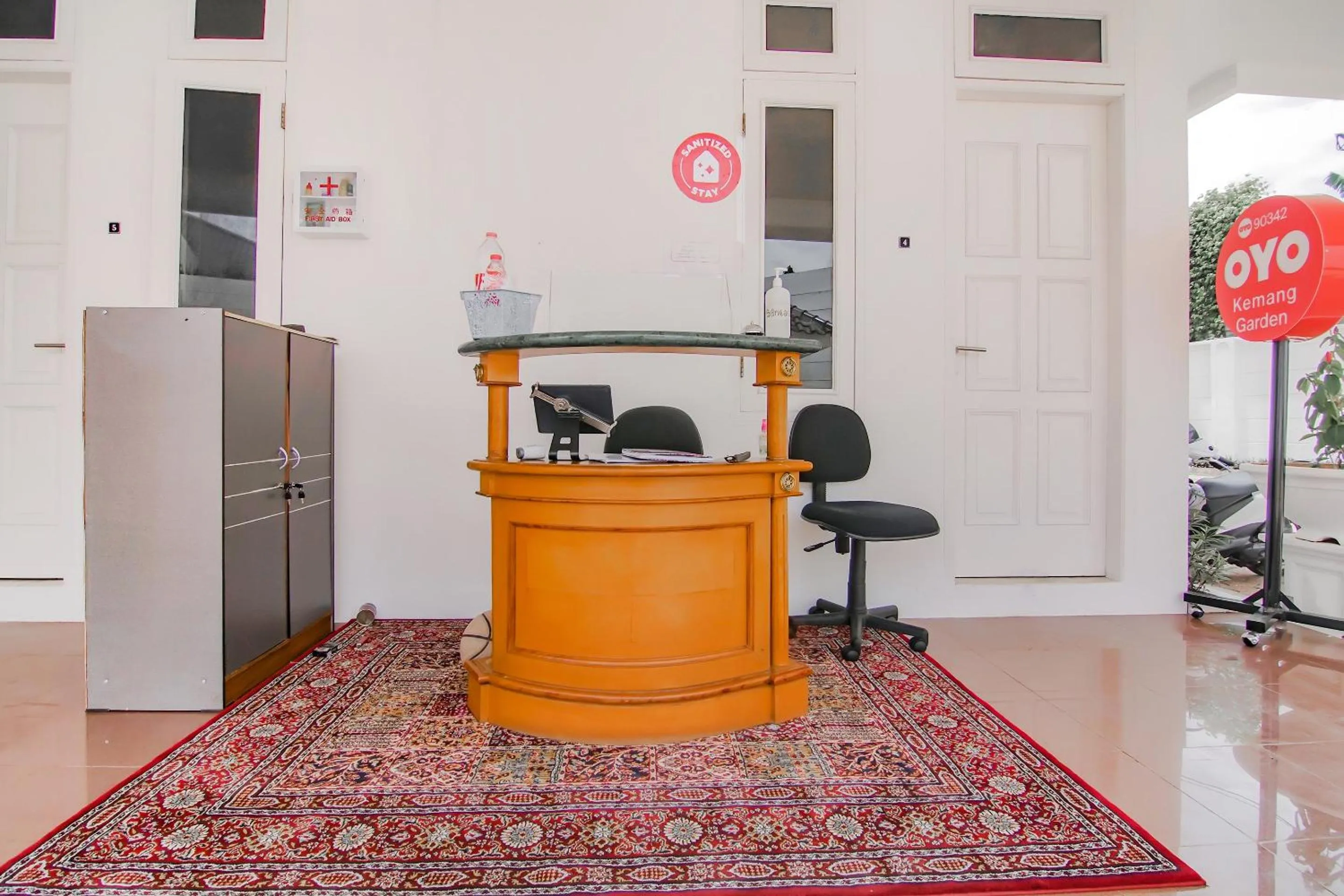 Lobby or reception in Capital O 90342 Kemang Garden