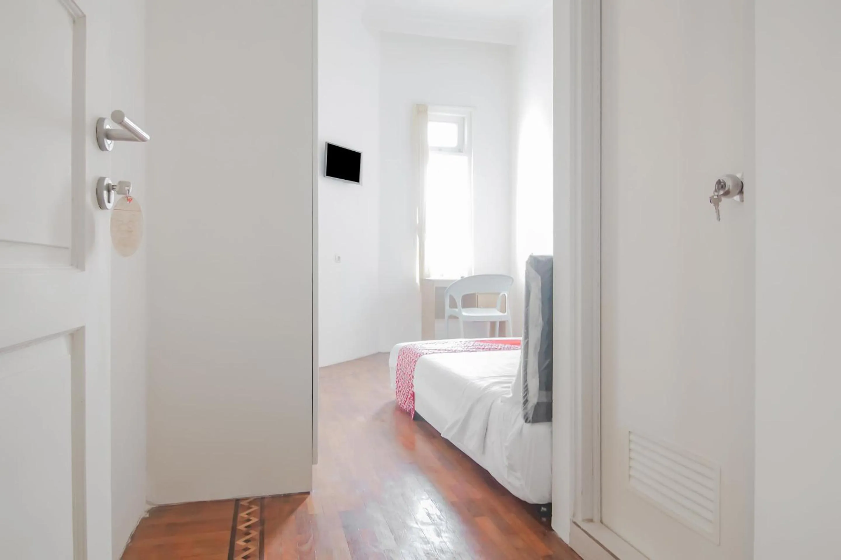 Bedroom, Bed in Capital O 90342 Kemang Garden