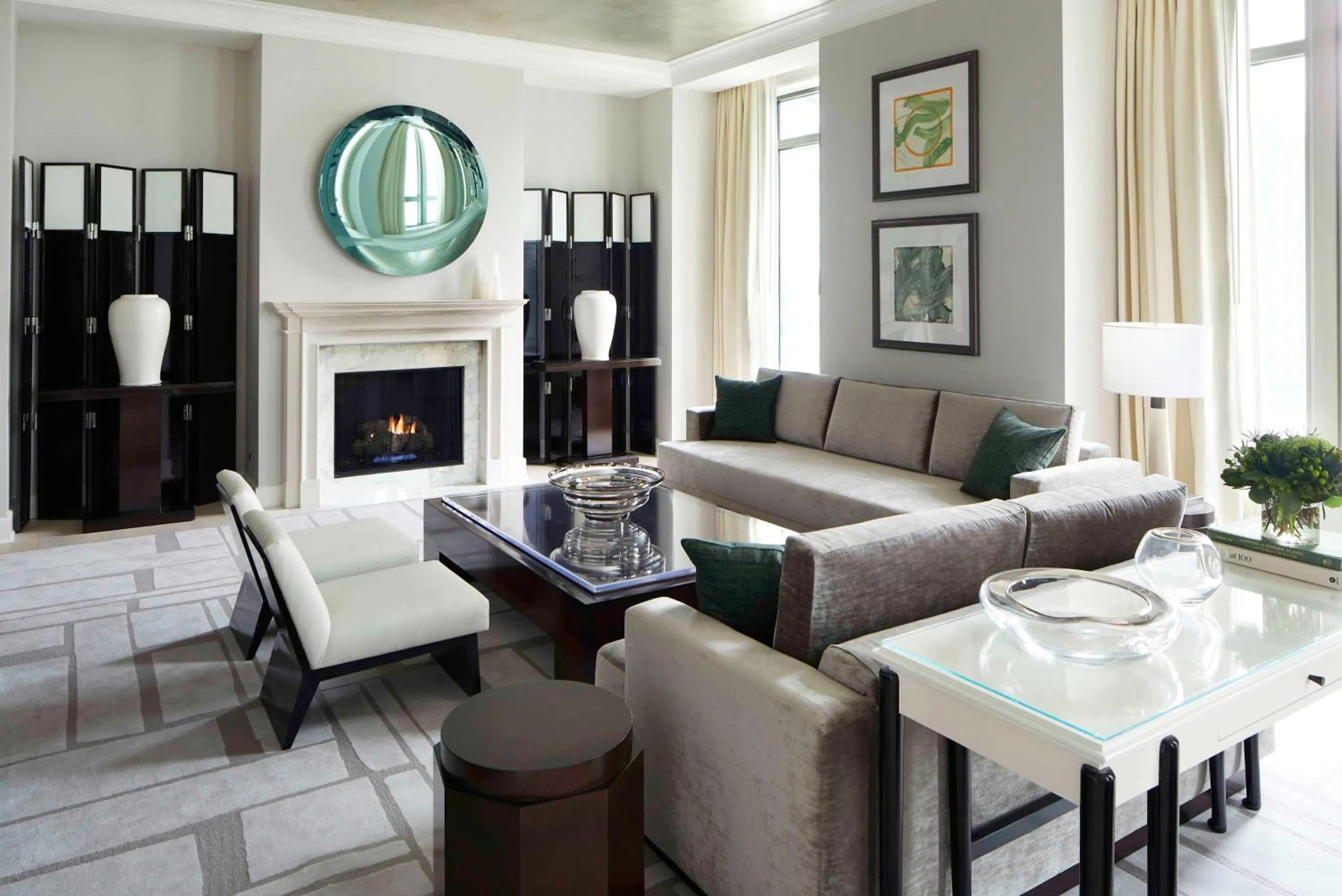 Living room in Waldorf Astoria Atlanta Buckhead