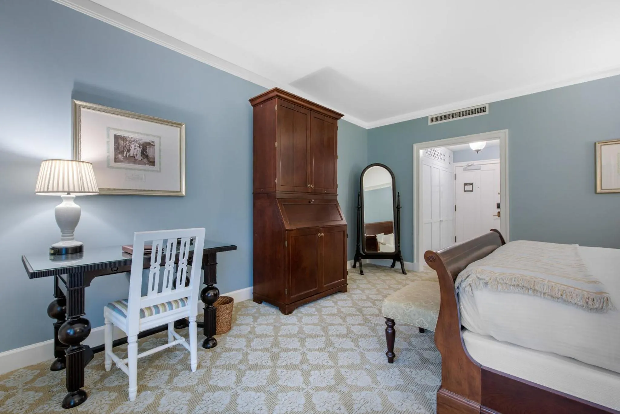 Photo of the whole room, Bed in Omni Bedford Springs Resort & Spa