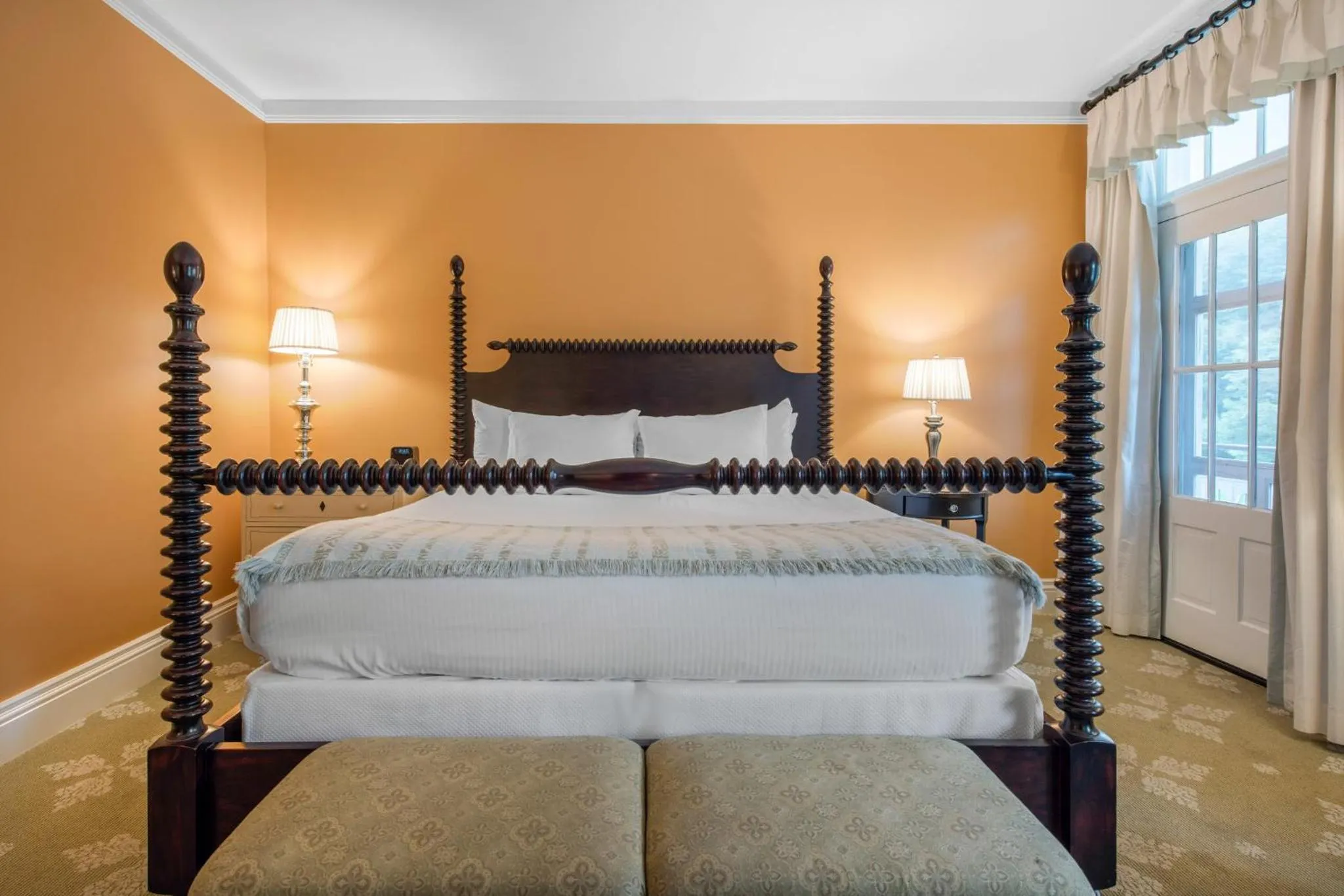 Photo of the whole room, Bed in Omni Bedford Springs Resort & Spa