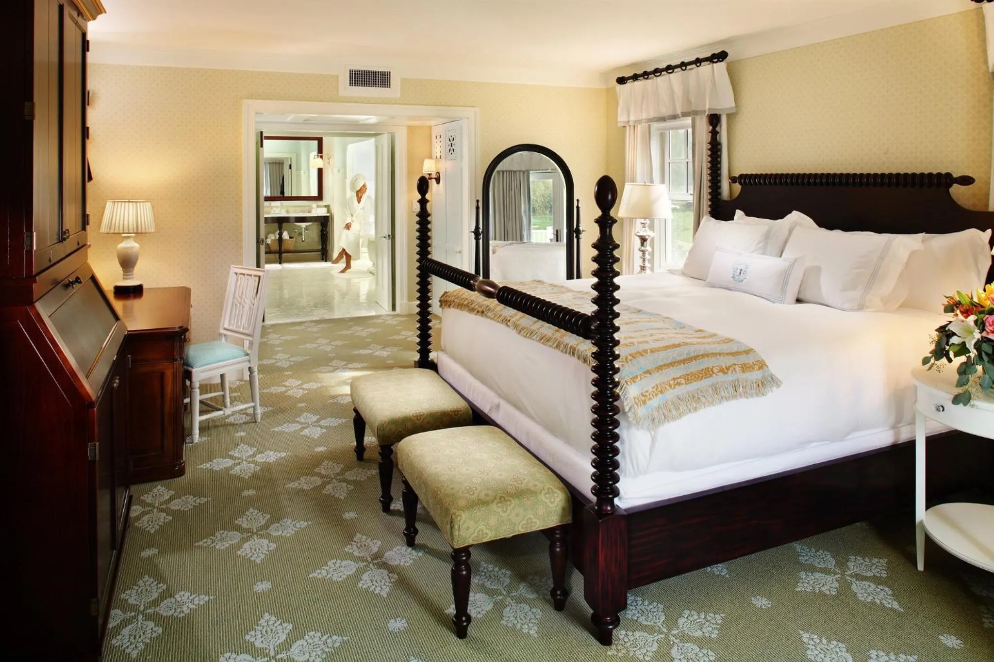 Photo of the whole room, Bed in Omni Bedford Springs Resort & Spa