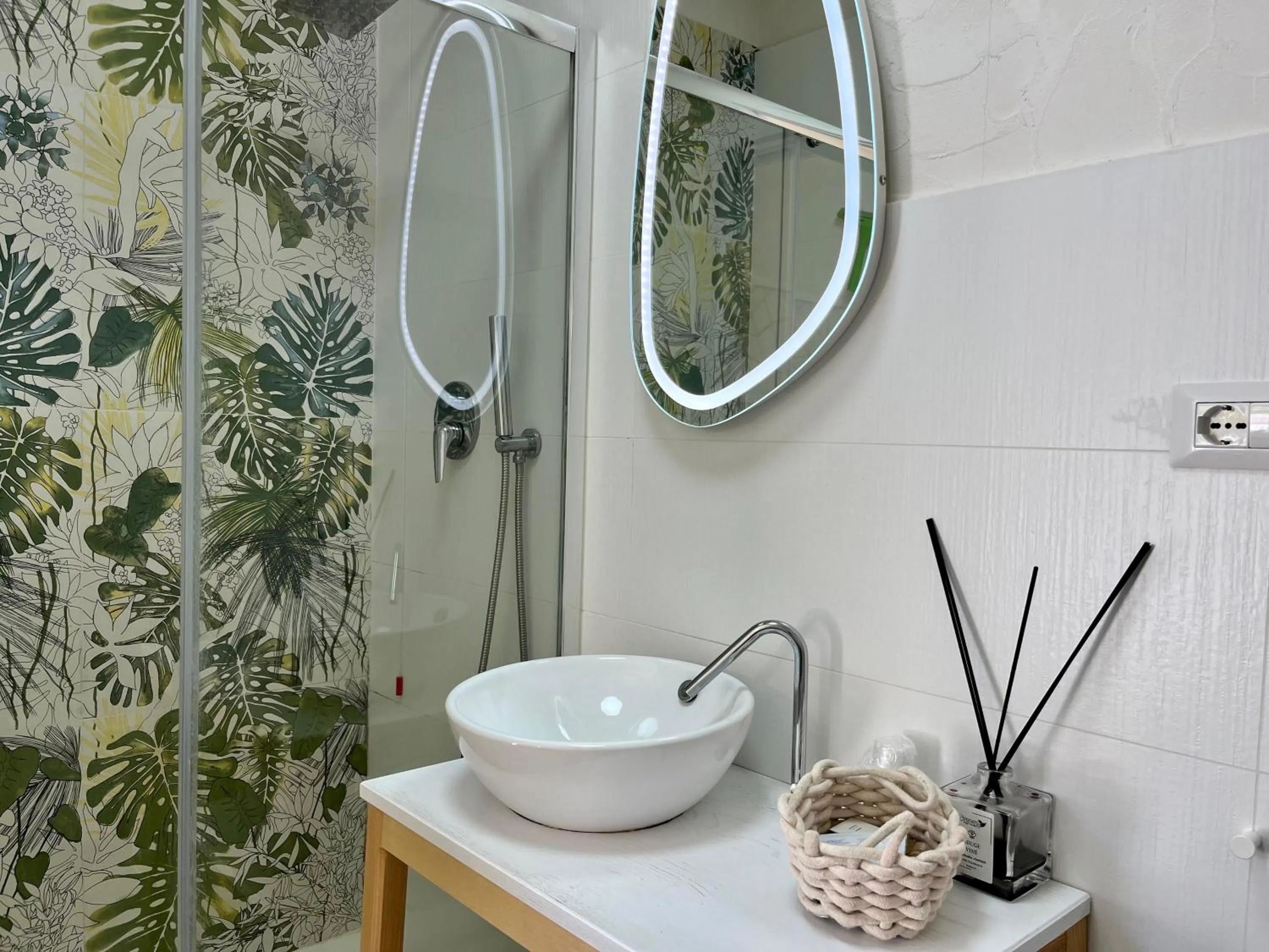 Shower in B&B Kamalei Tropea