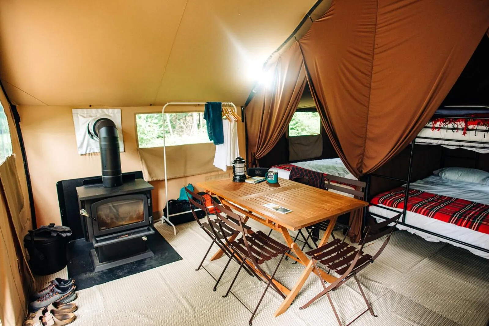 Bed in Huttopia Lake George - Adirondacks