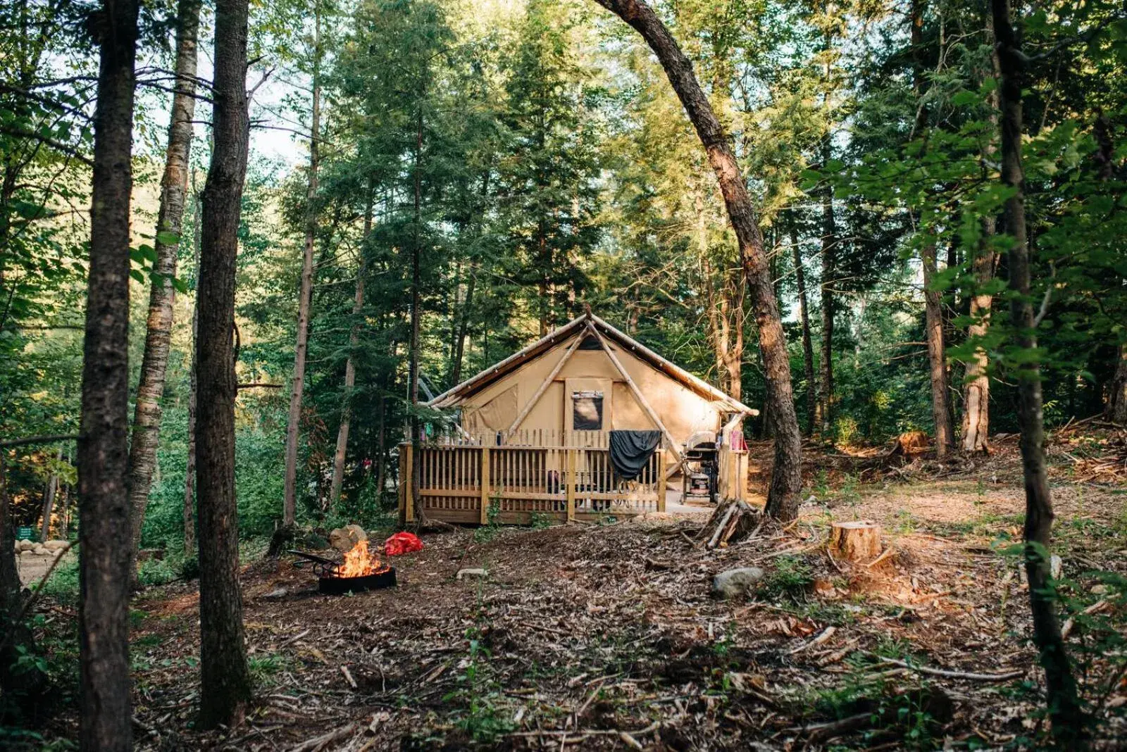 Trappeur Famille in Huttopia Lake George - Adirondacks Trappeur Famille in Huttopia Lake George - Adirondacks
