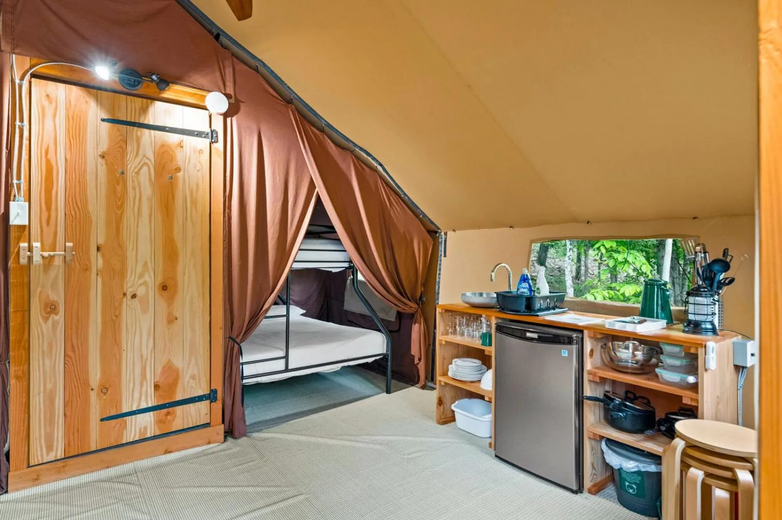 Bed in Huttopia Lake George - Adirondacks