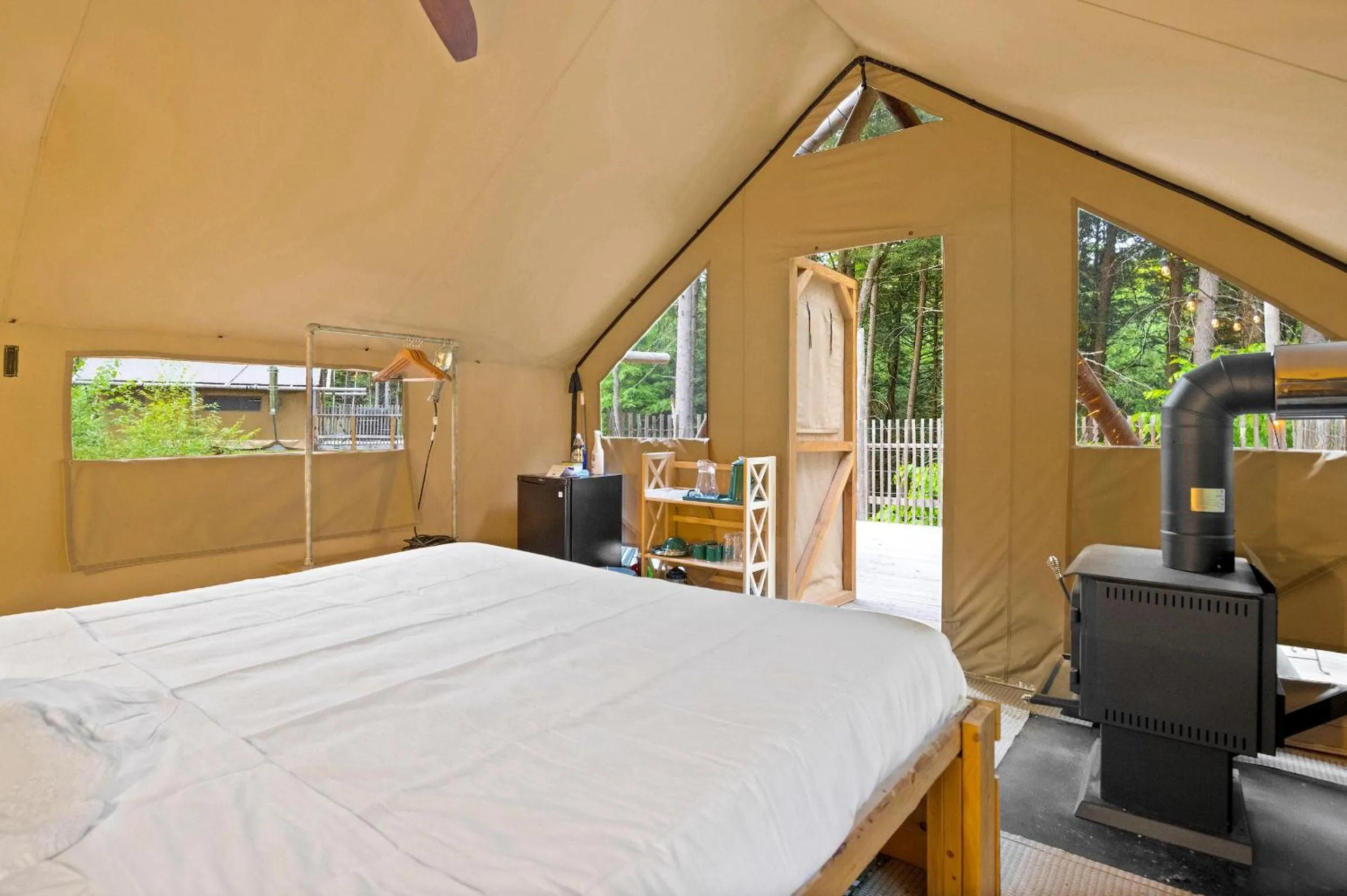 Bed in Huttopia Lake George - Adirondacks