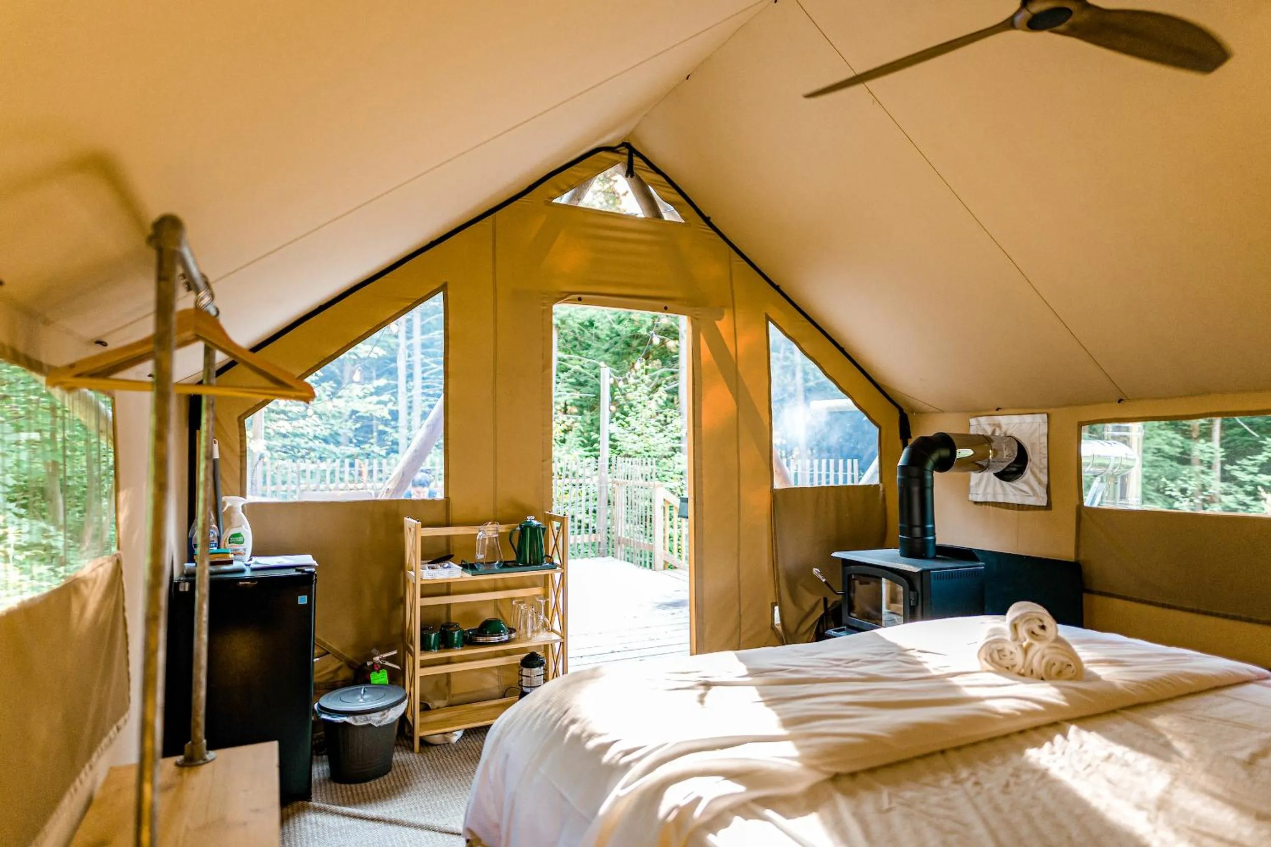 Bed in Huttopia Lake George - Adirondacks