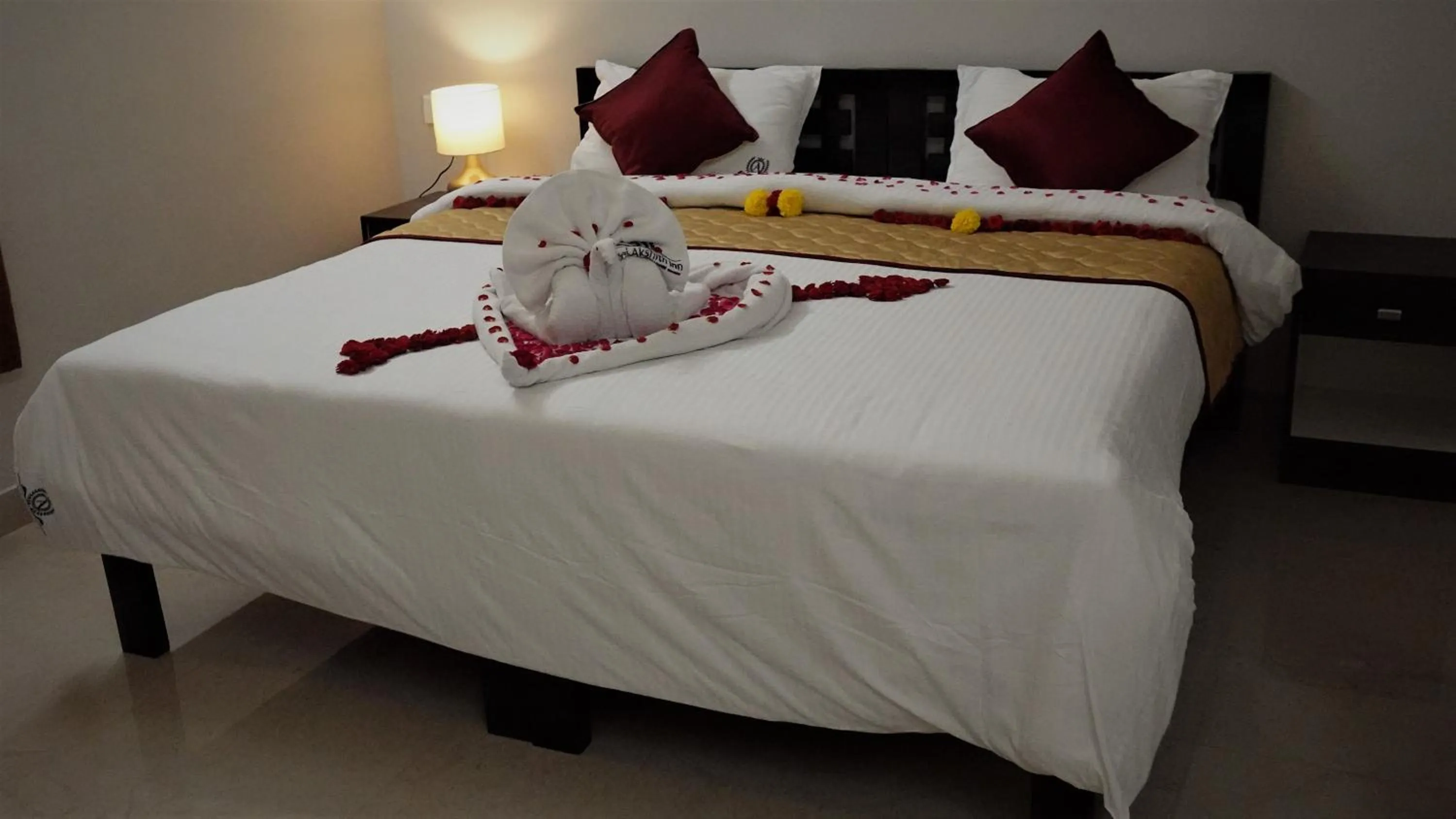 Bed in Hotel Akshith Inn