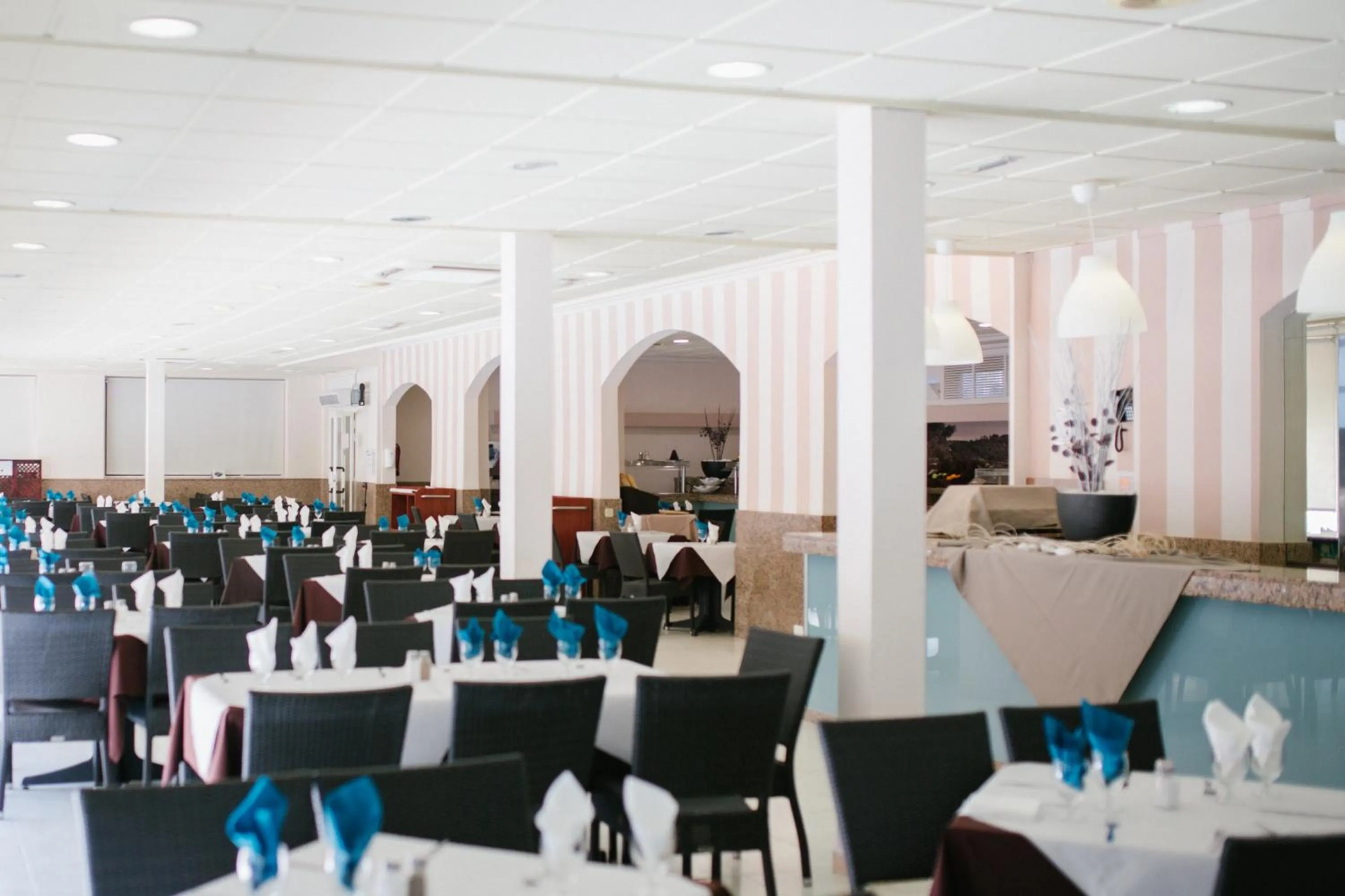 Restaurant/places to eat in Hotel Villamarina Club