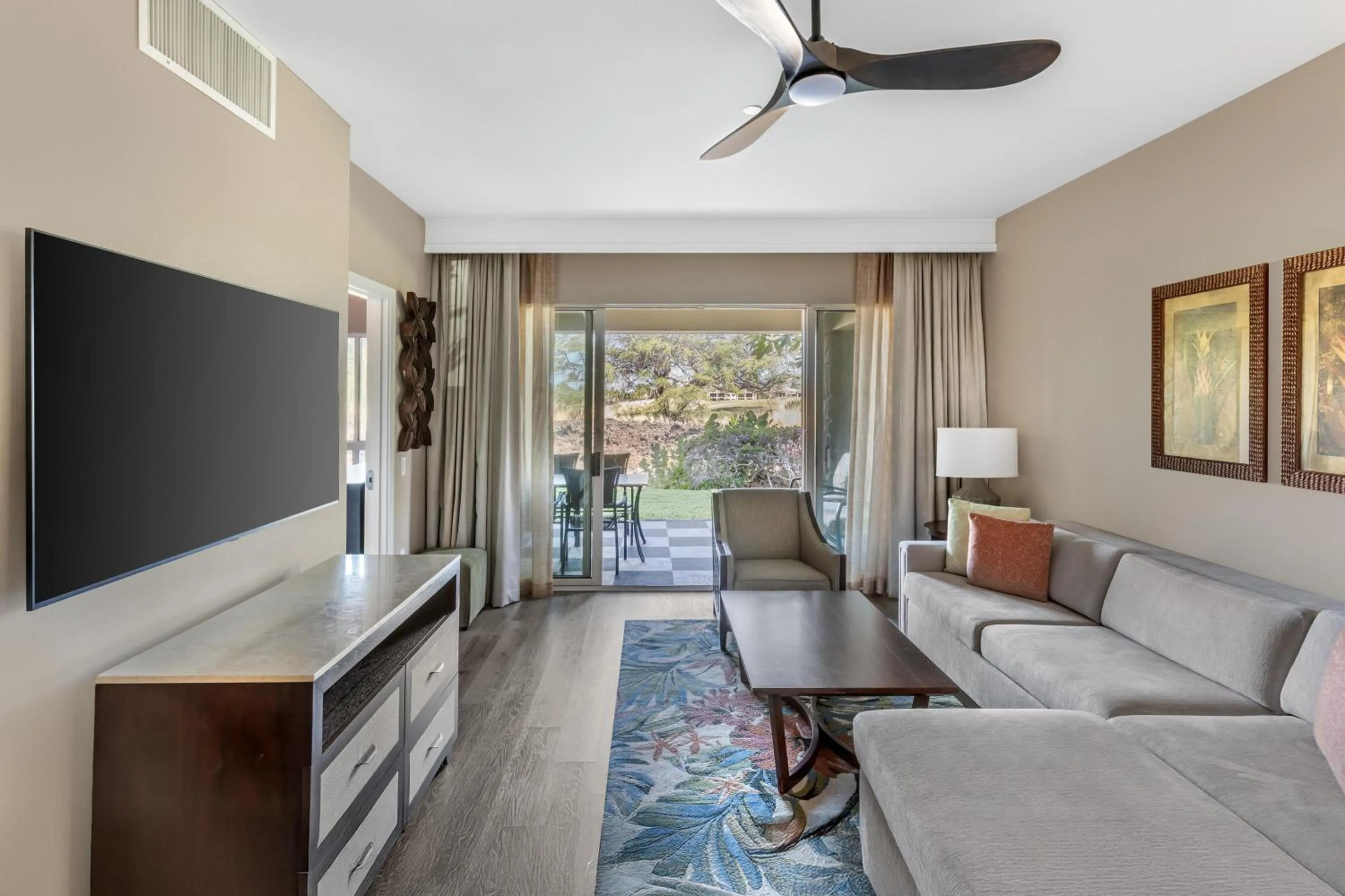 Living room in Hilton Grand Vacations Club Kohala Suites Waikoloa