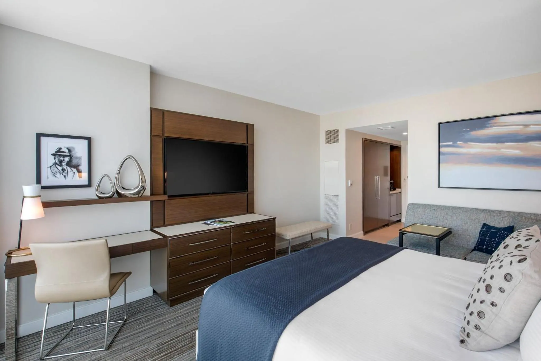 Photo of the whole room, Bed in Omni Frisco at The Star