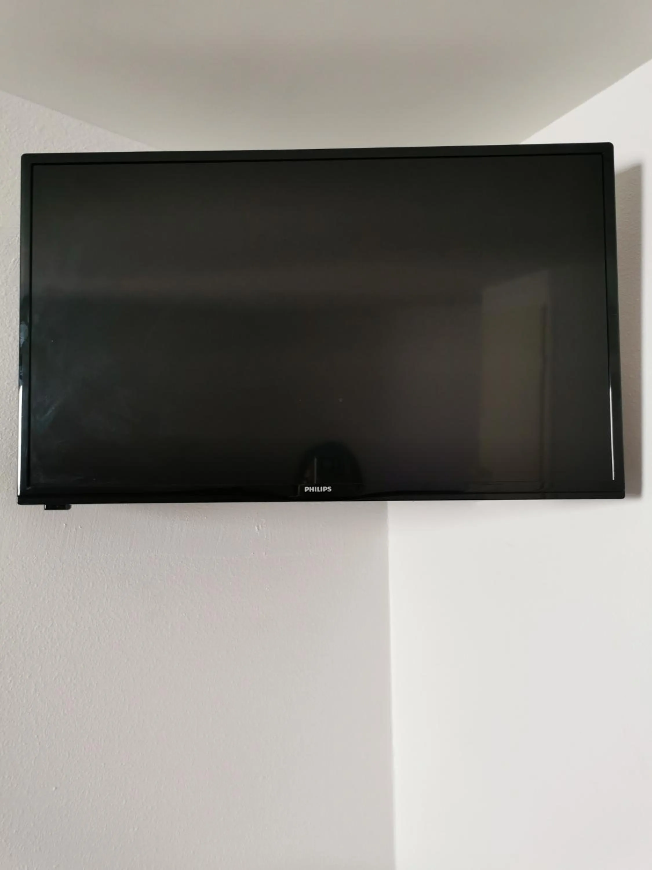 TV and multimedia in FASTHOTEL PARIS OUEST BOUAFLE