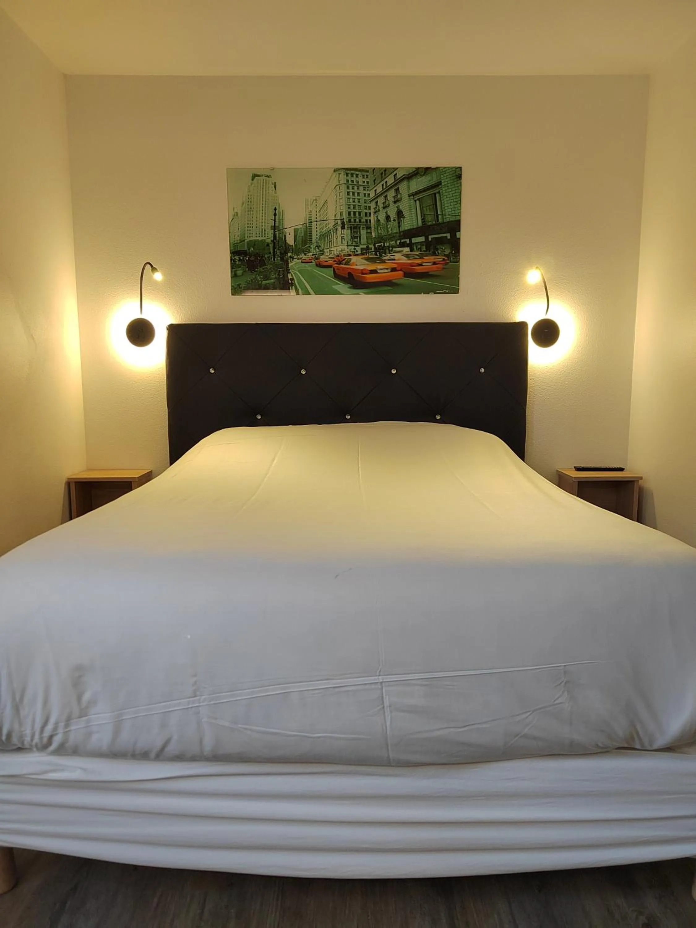 Bed in FASTHOTEL PARIS OUEST BOUAFLE