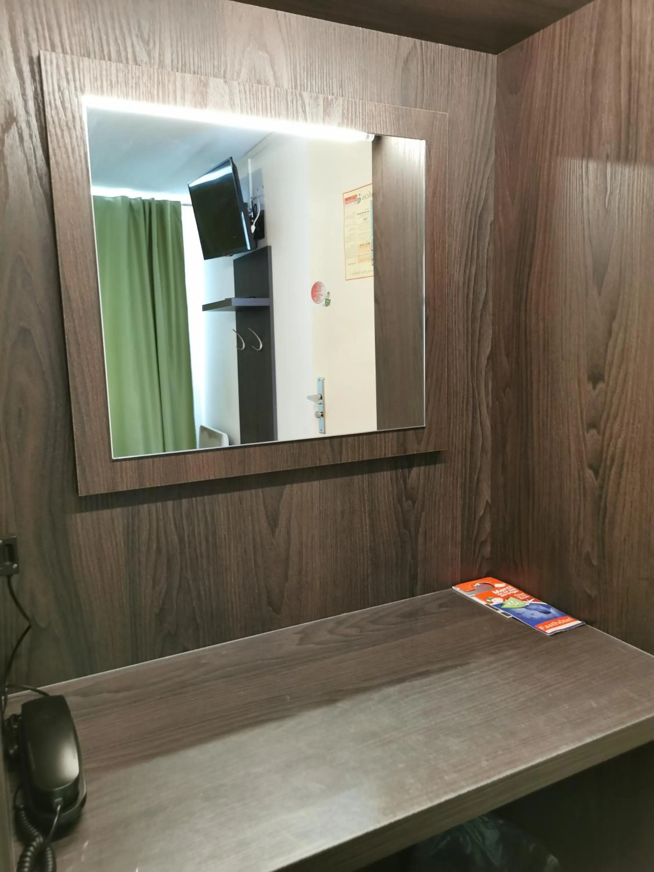 Seating area in FASTHOTEL PARIS OUEST BOUAFLE