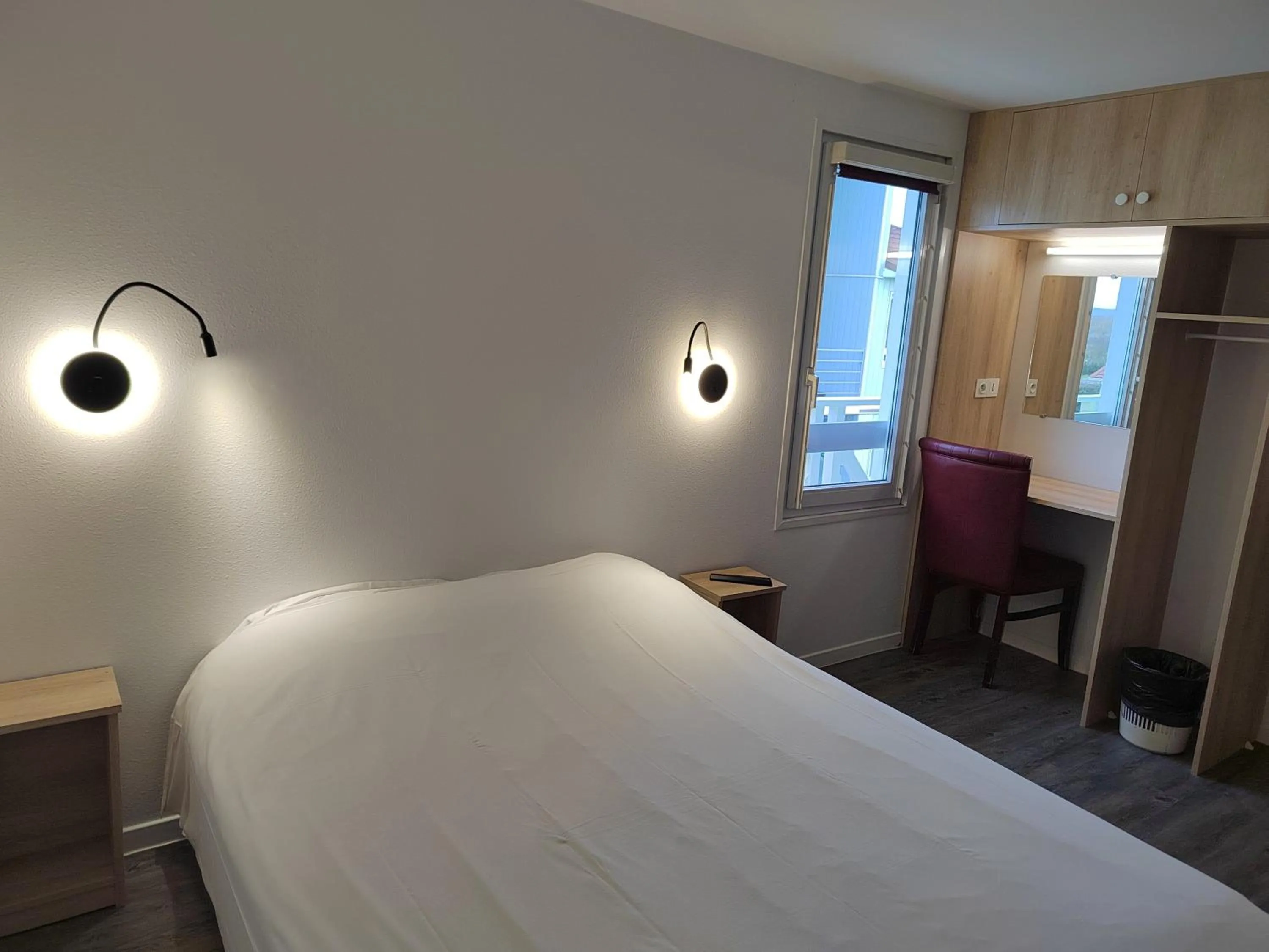 Bed in FASTHOTEL PARIS OUEST BOUAFLE