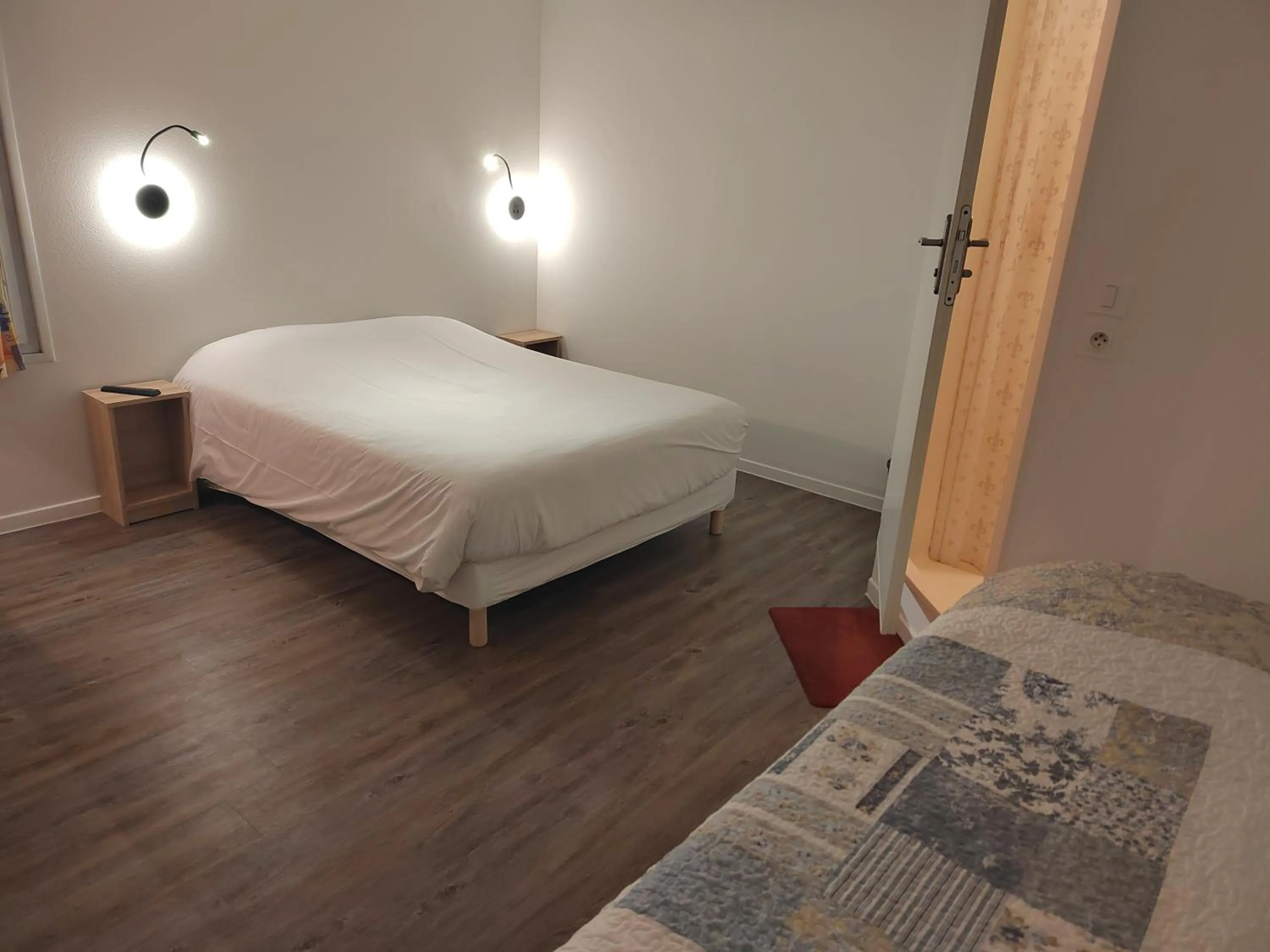 Bed in FASTHOTEL PARIS OUEST BOUAFLE