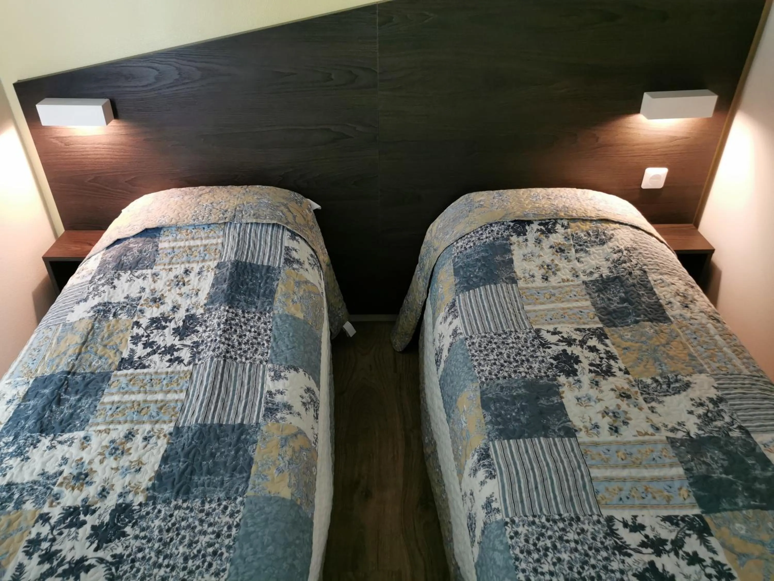 Bed in FASTHOTEL PARIS OUEST BOUAFLE