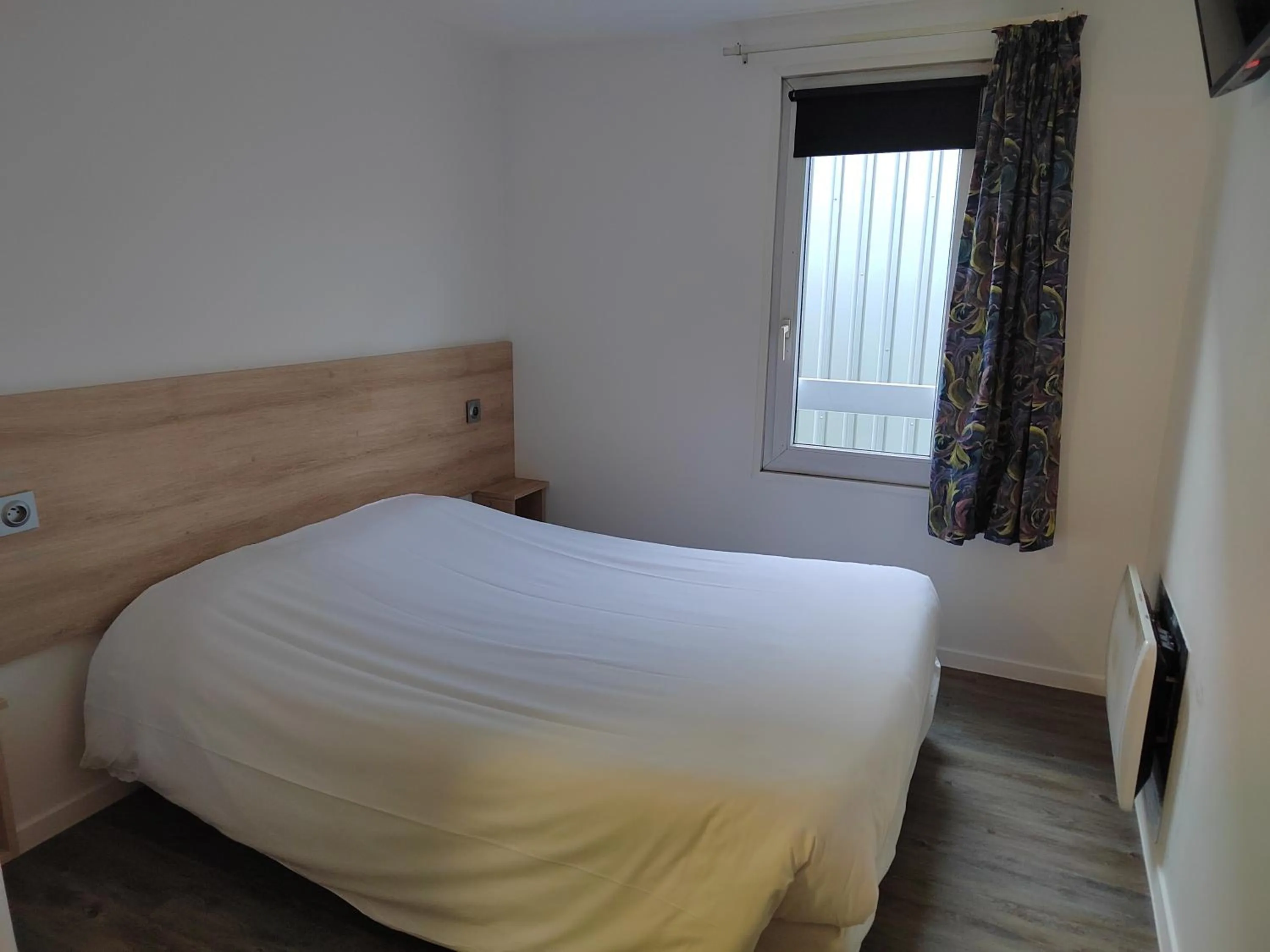 Bed in FASTHOTEL PARIS OUEST BOUAFLE