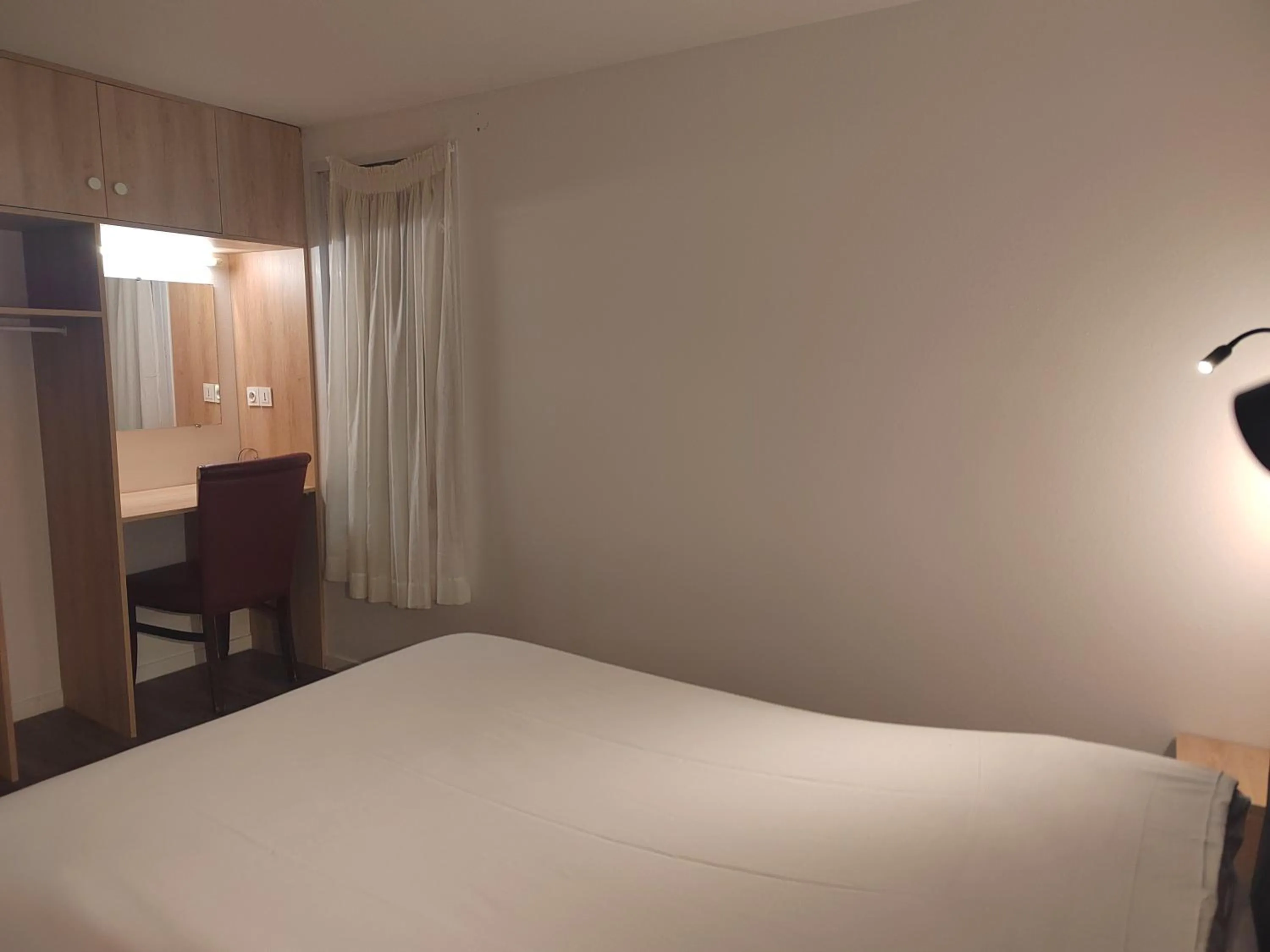 Bedroom, Bed in FASTHOTEL PARIS OUEST BOUAFLE