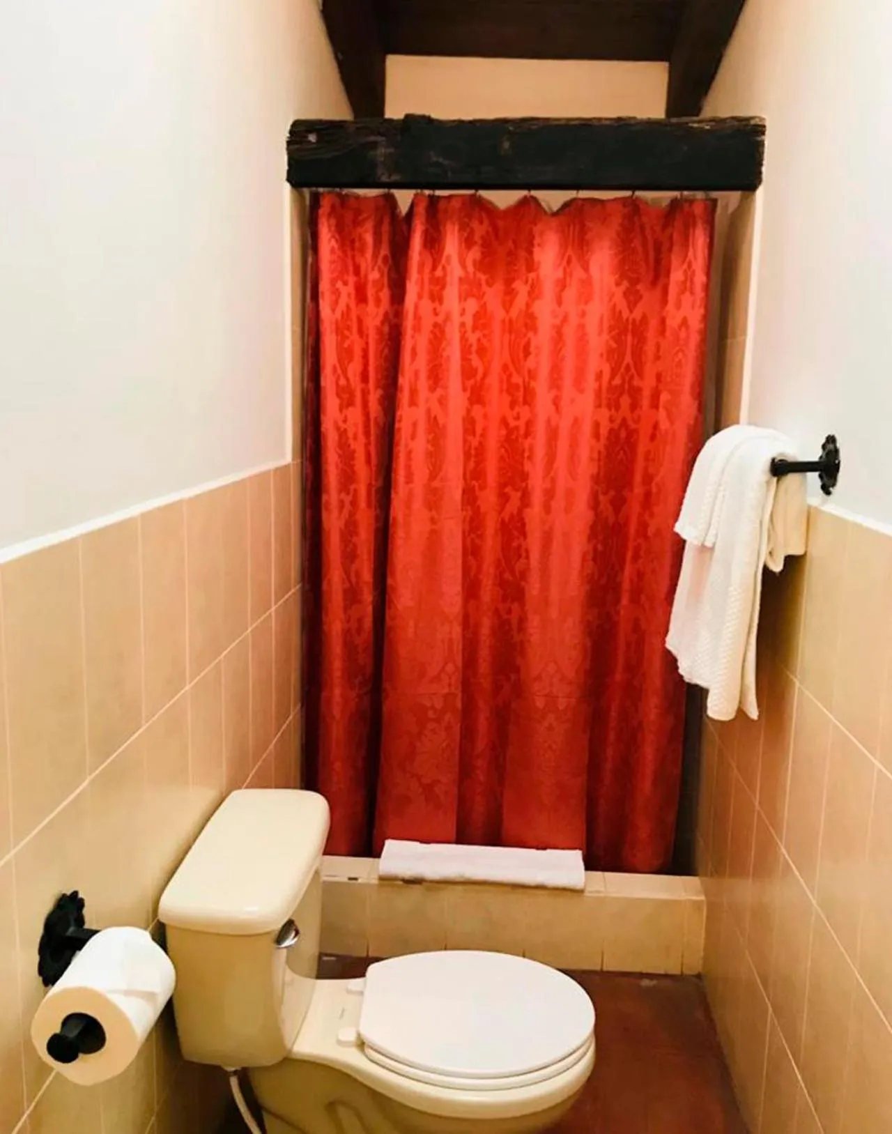 Shower in Luna Maya Antigua