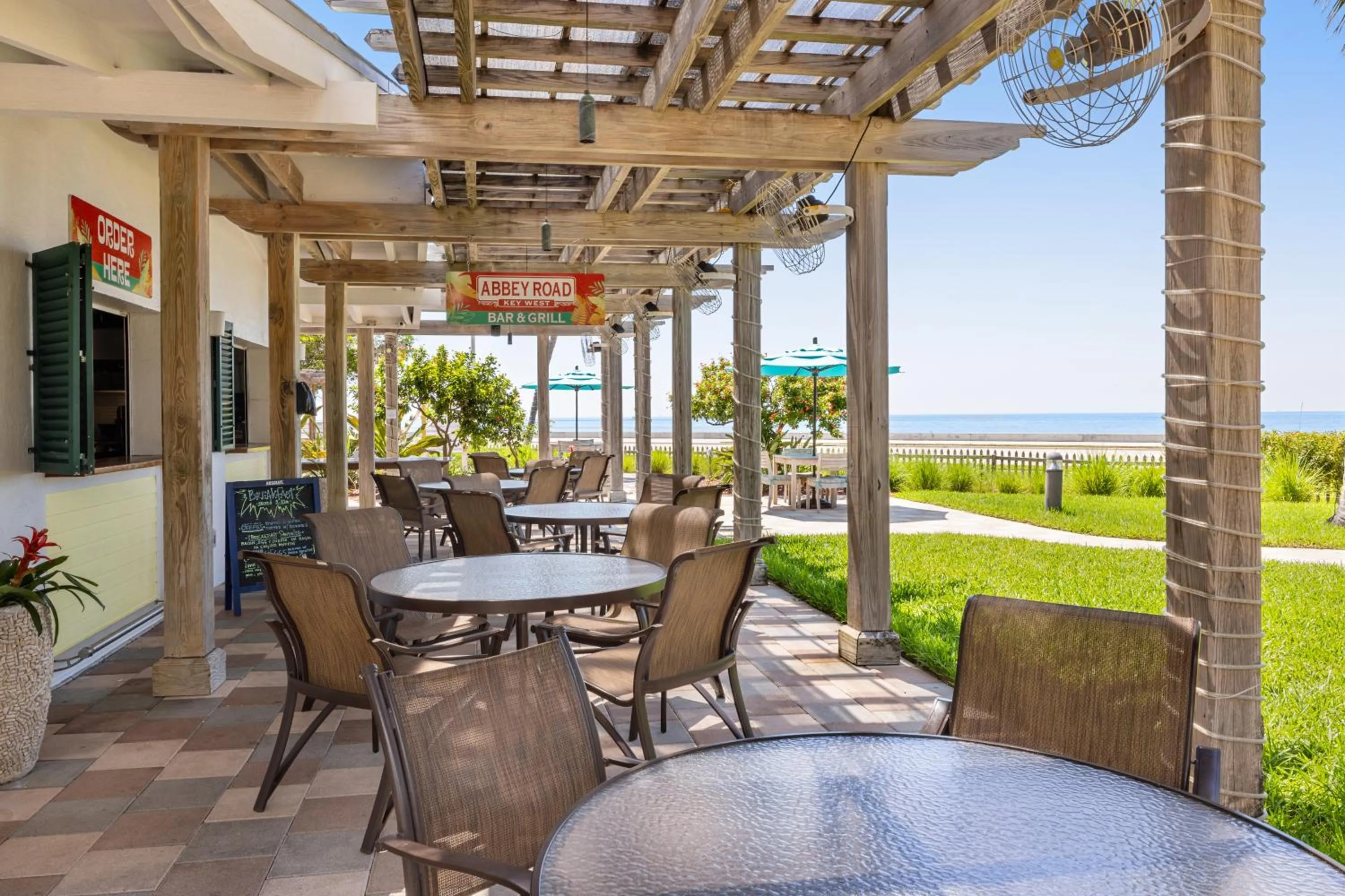 Lounge or bar in Hyatt Vacation Club at Windward Pointe