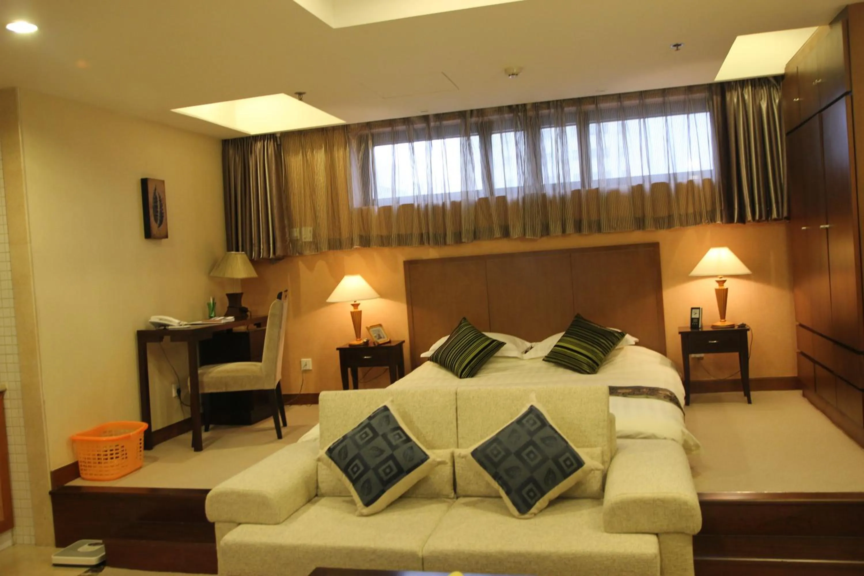 Bed in Dalian Asia Pacific Service Apartment (Former Somerset Harbour Court Dalian)