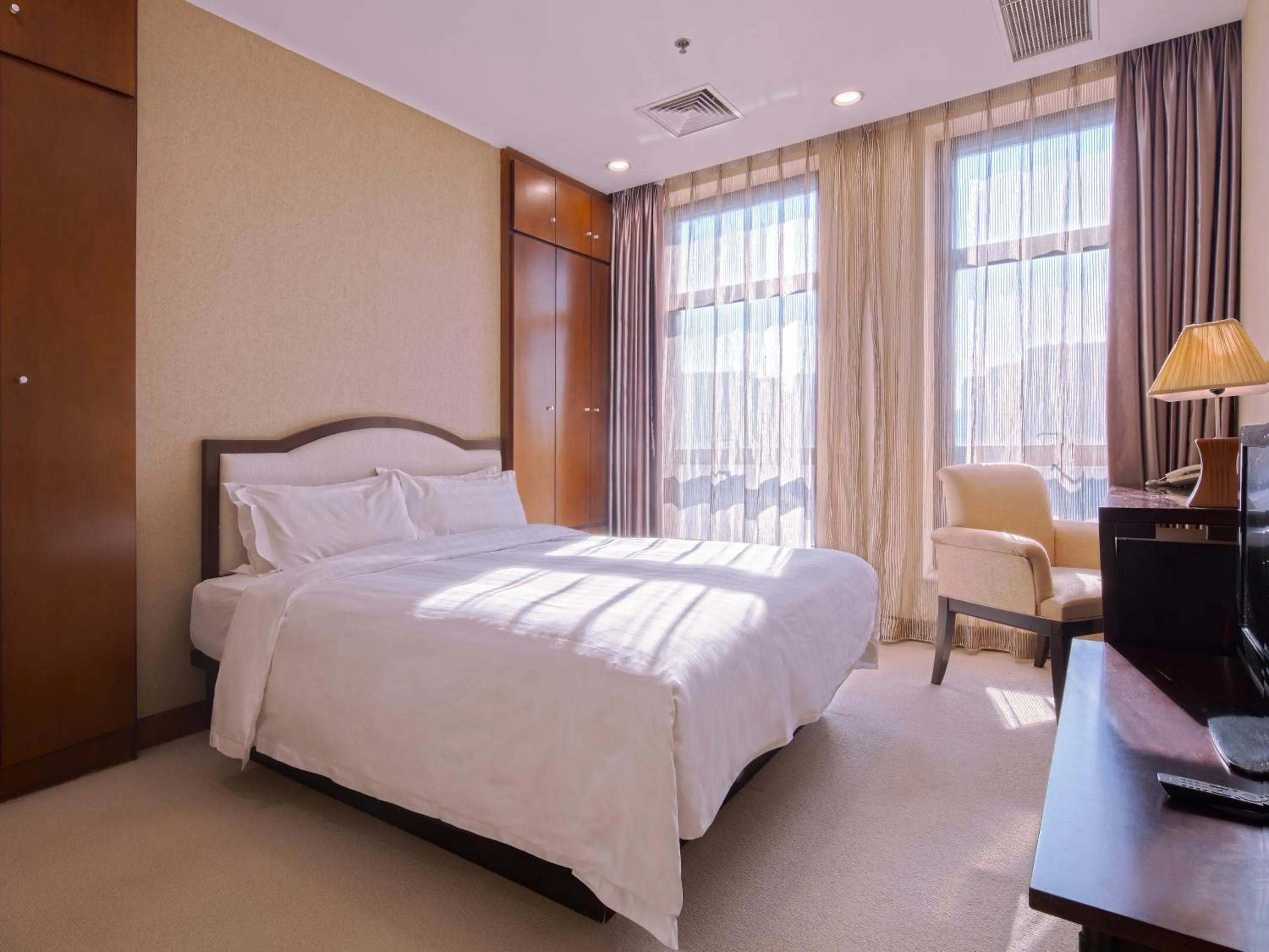 Bed in Dalian Asia Pacific Service Apartment (Former Somerset Harbour Court Dalian)