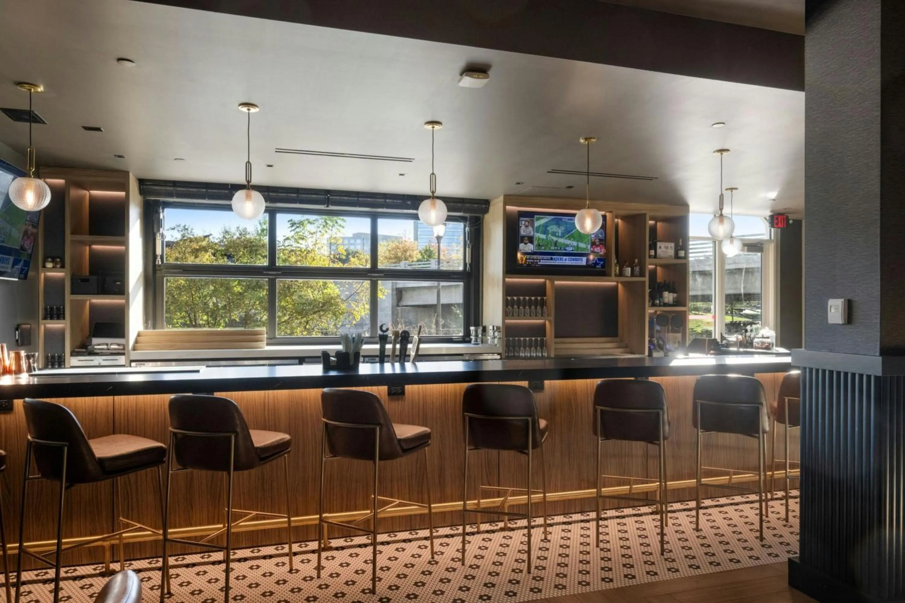 Lounge or bar in The Ballantyne, a Luxury Collection Hotel, Charlotte