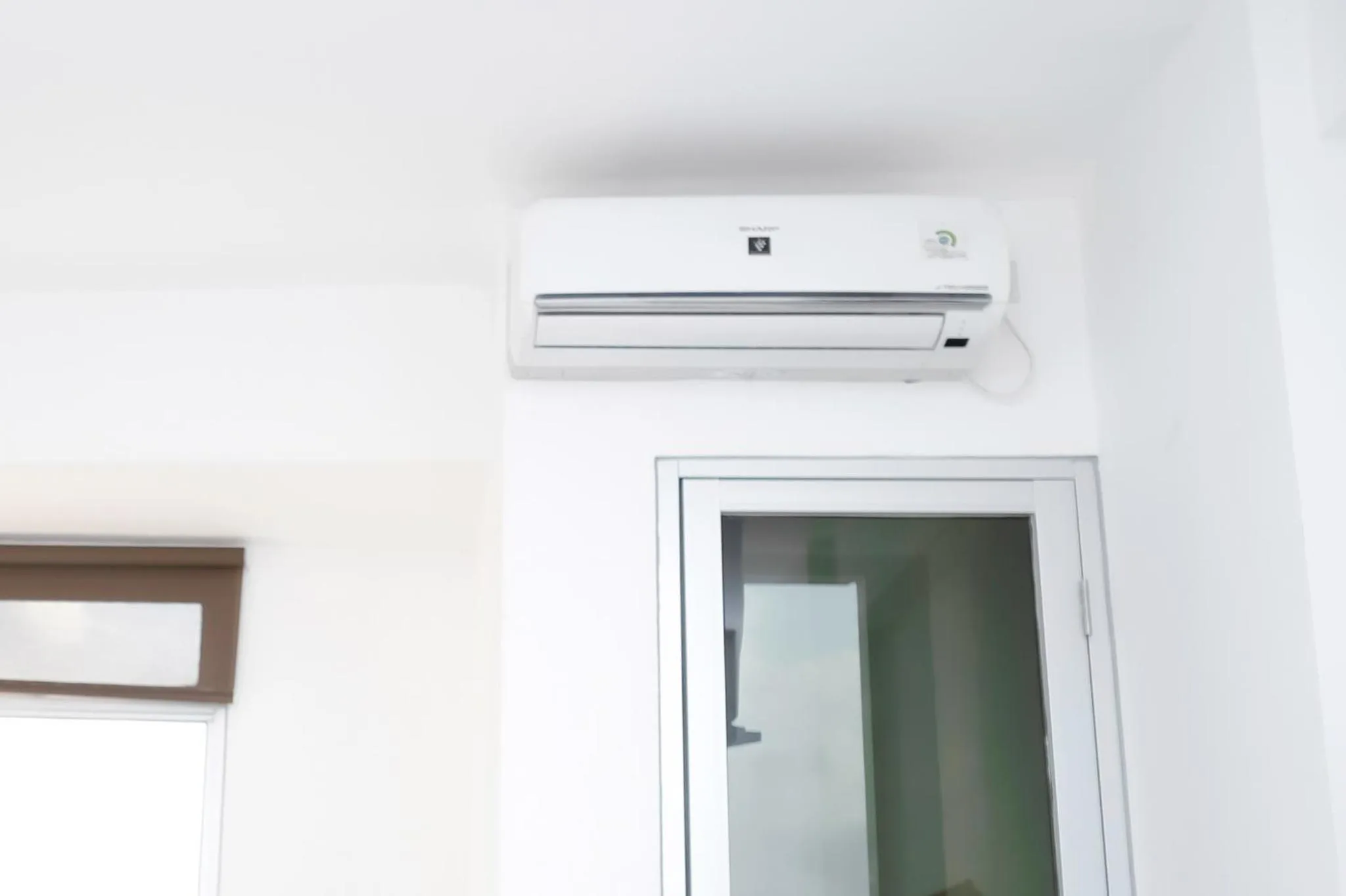 TV and multimedia in Apartemen Gunung Putri Square by Sirooms