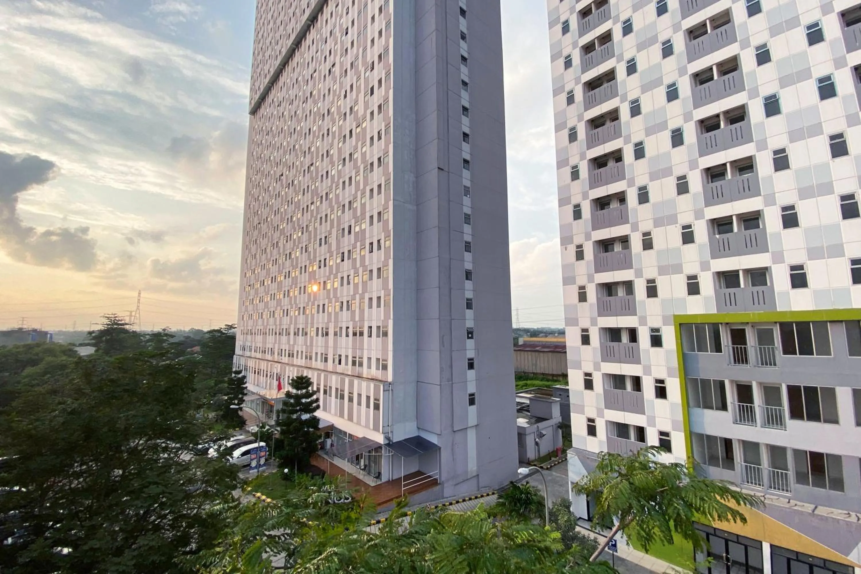 Property building in Apartemen Gunung Putri Square by Sirooms