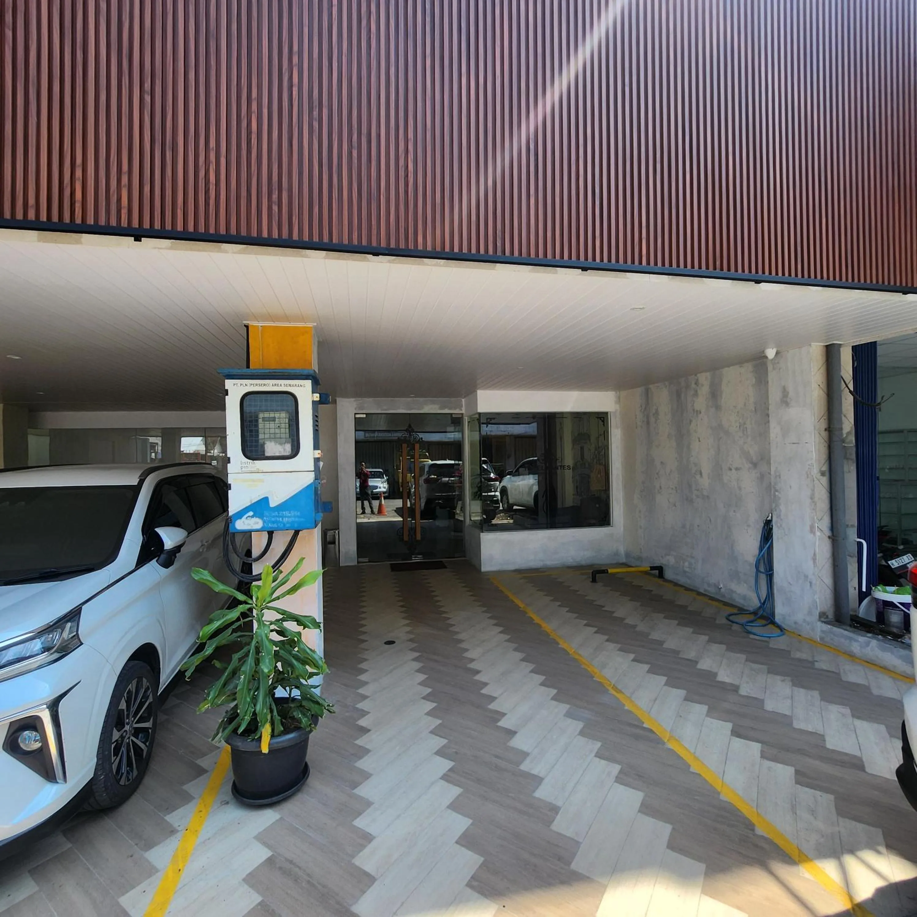 Parking in Hotel Pantes Kota Lama Semarang