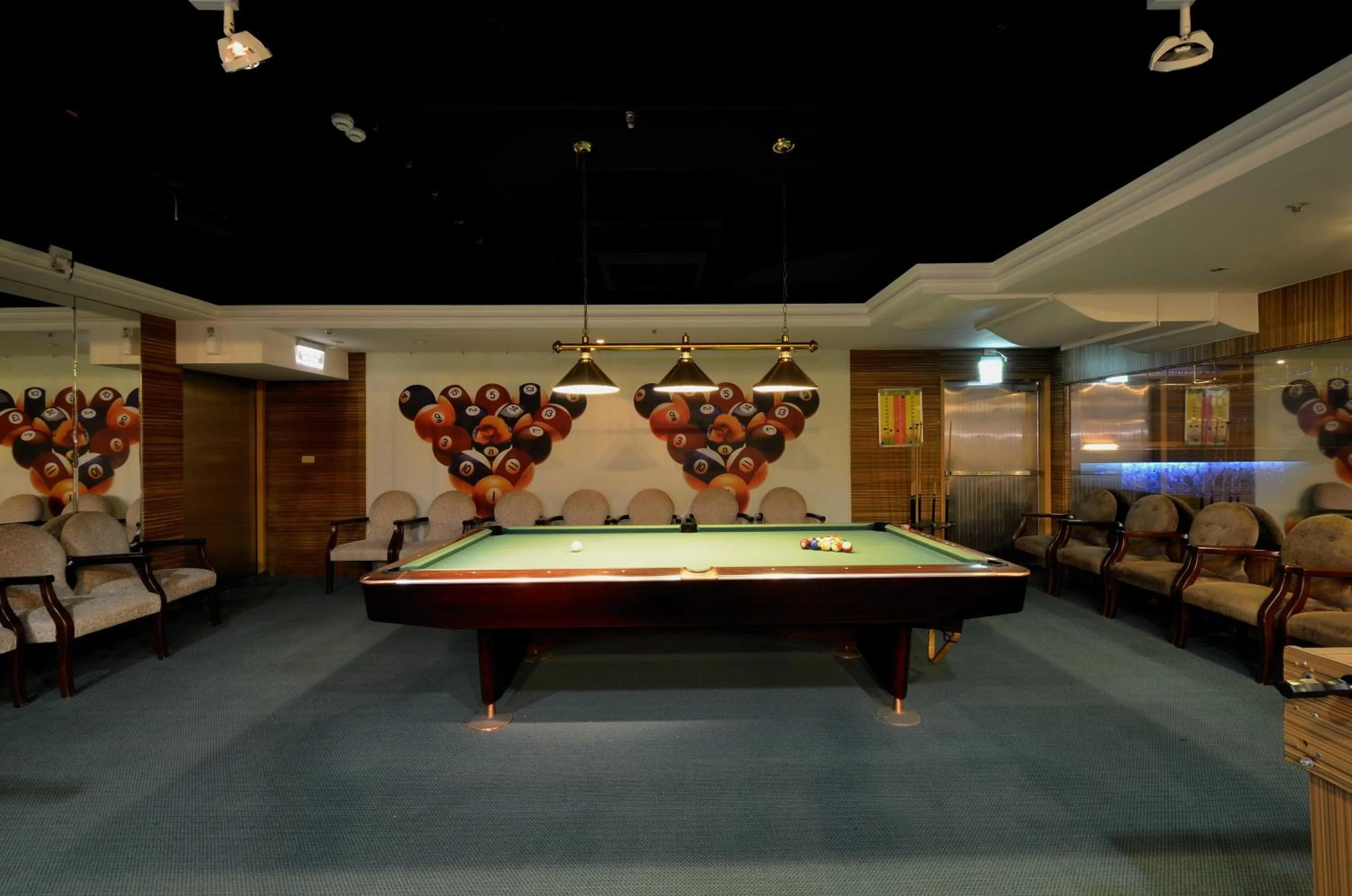 Game Room in Hotel RegaLees