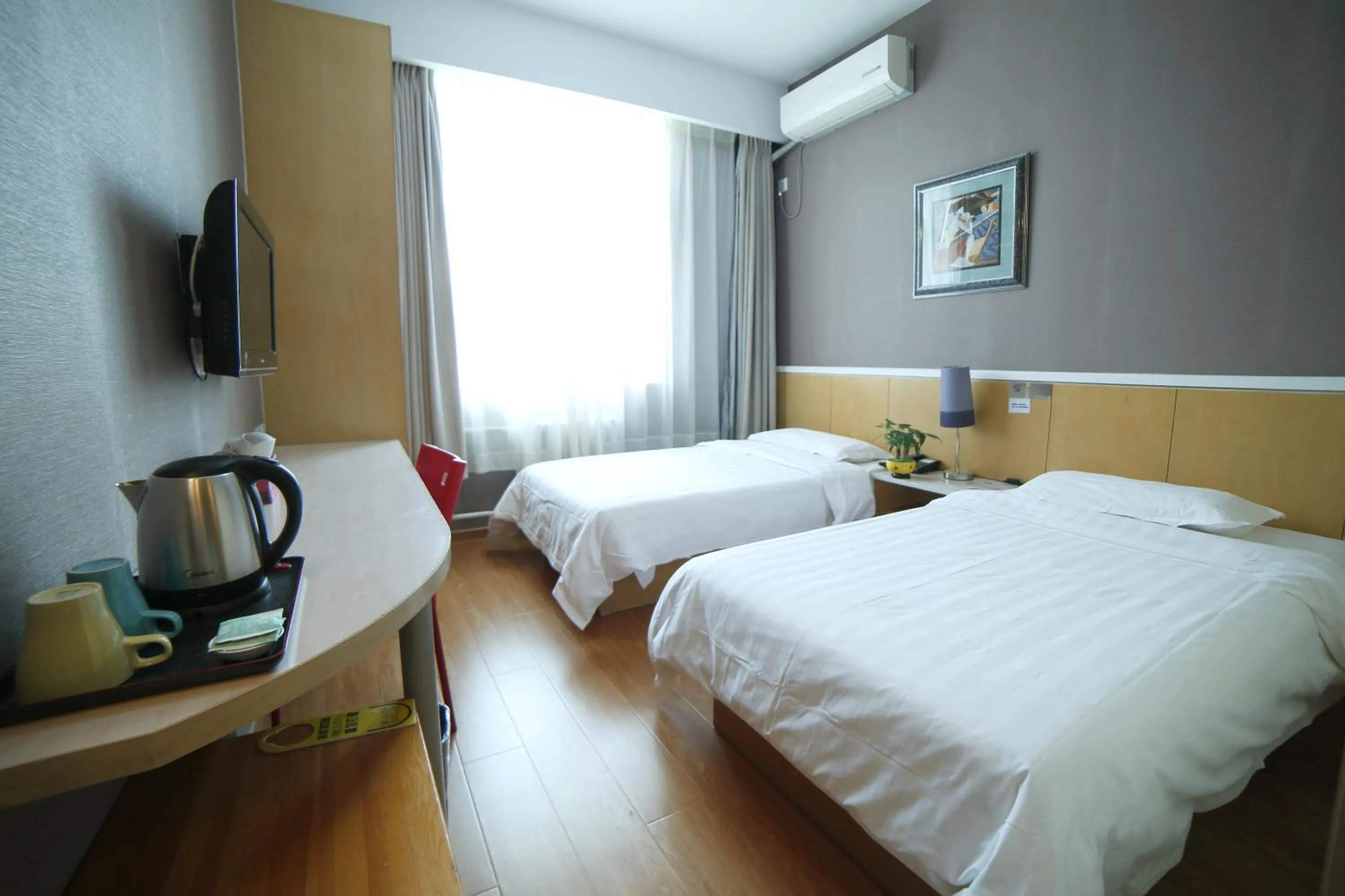 Photo of the whole room in Beijing Sicily Hotel