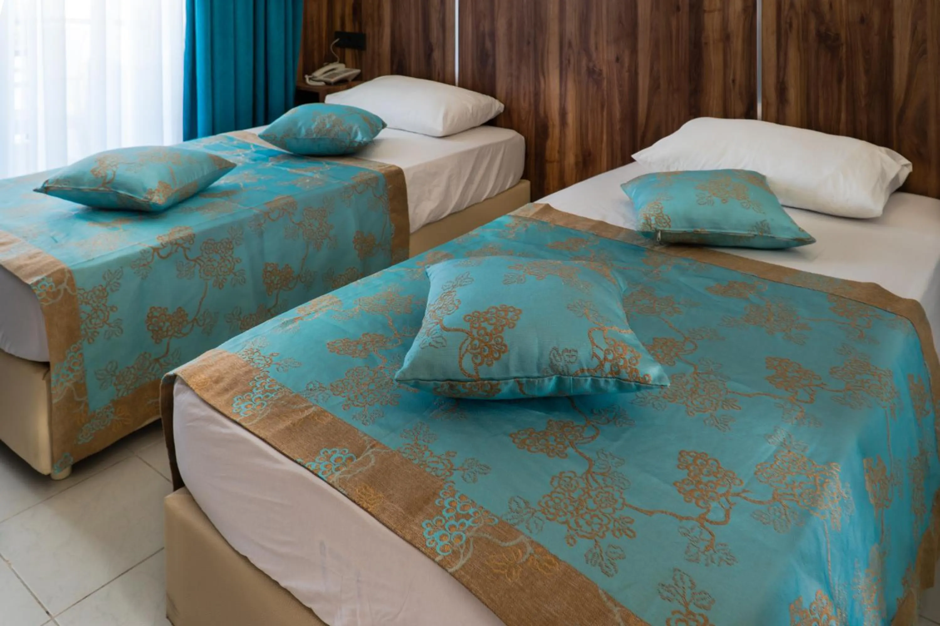 Photo of the whole room, Bed in Elijah Hotel