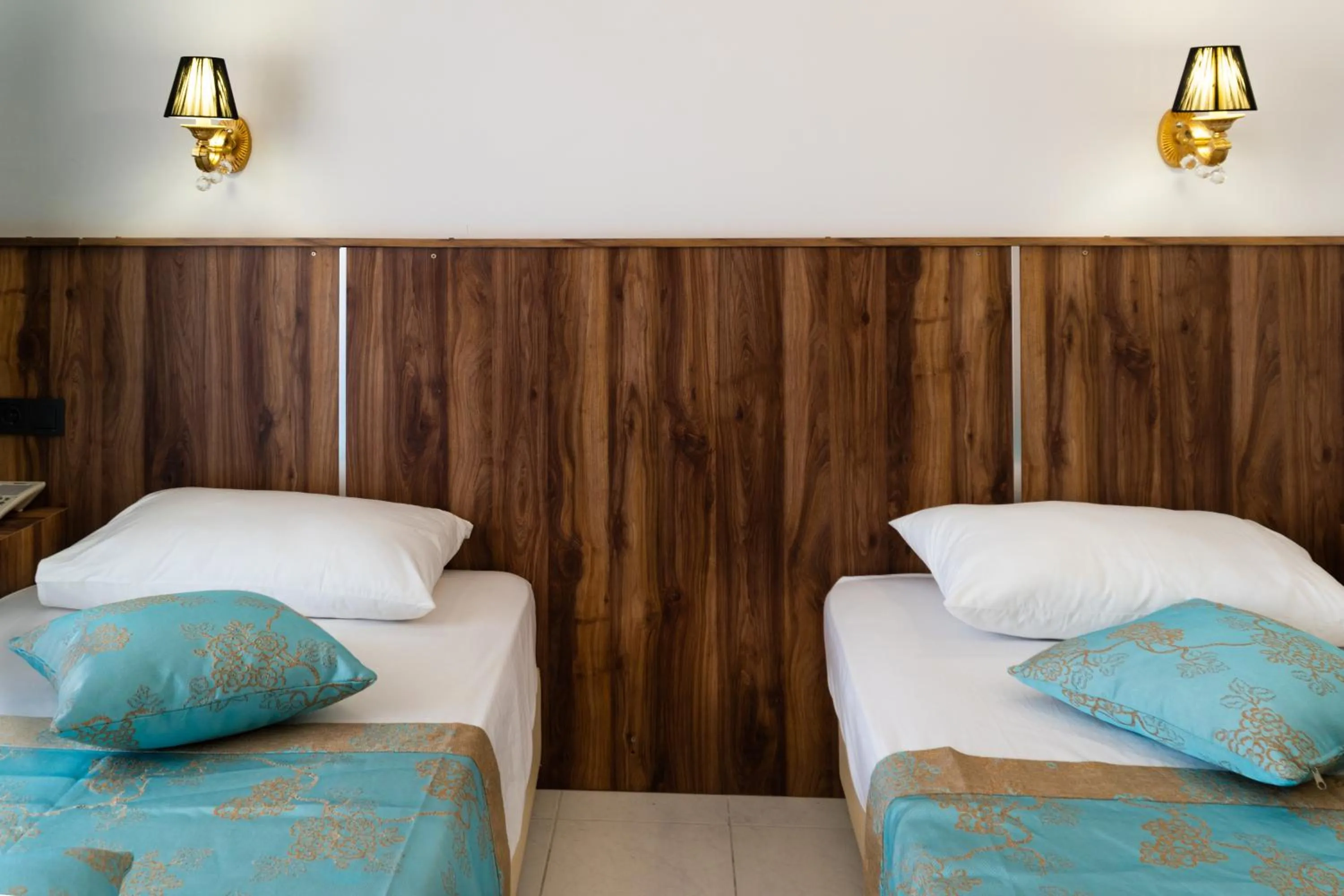 Photo of the whole room, Bed in Elijah Hotel