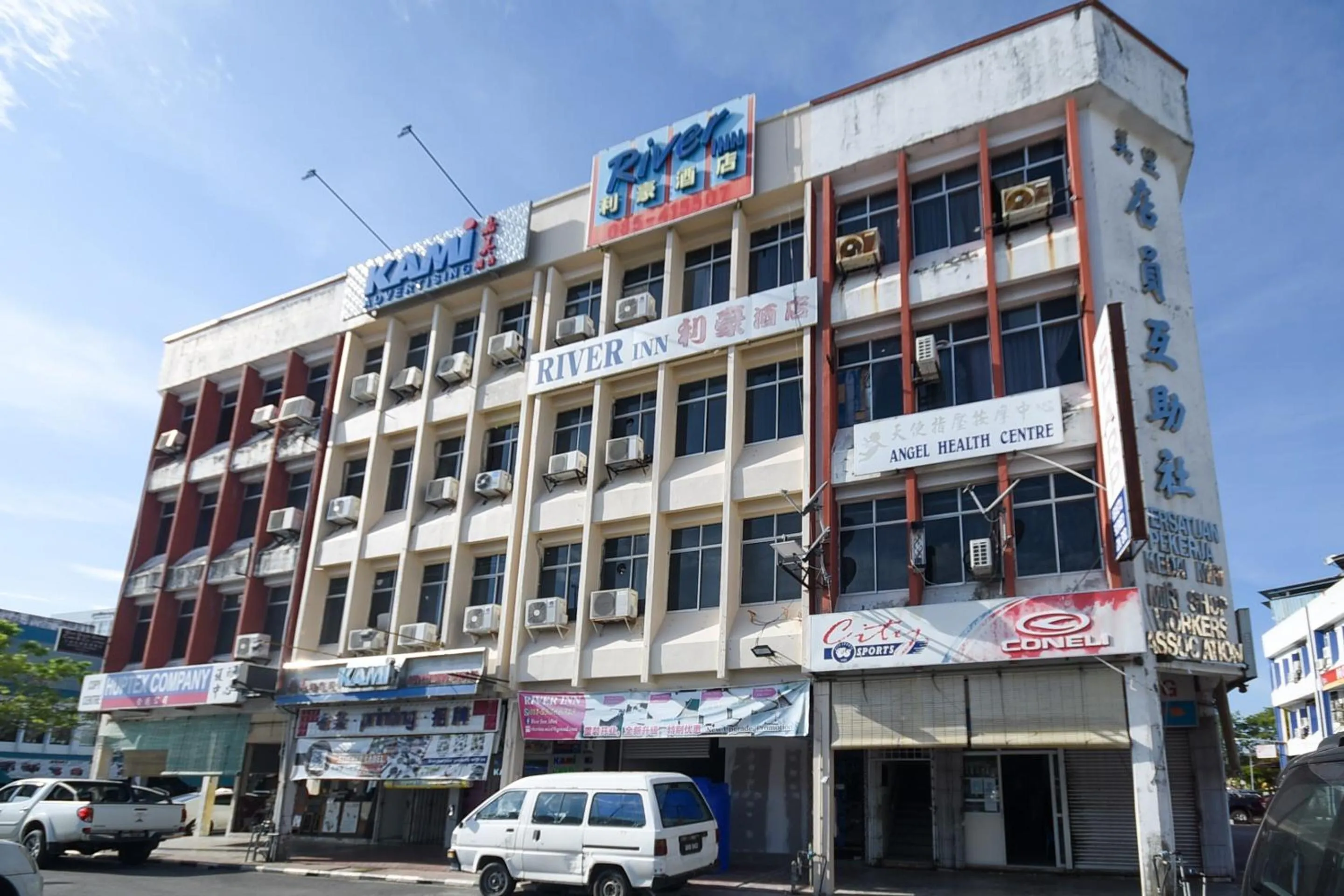 Facade/entrance in Hotel O River Inn