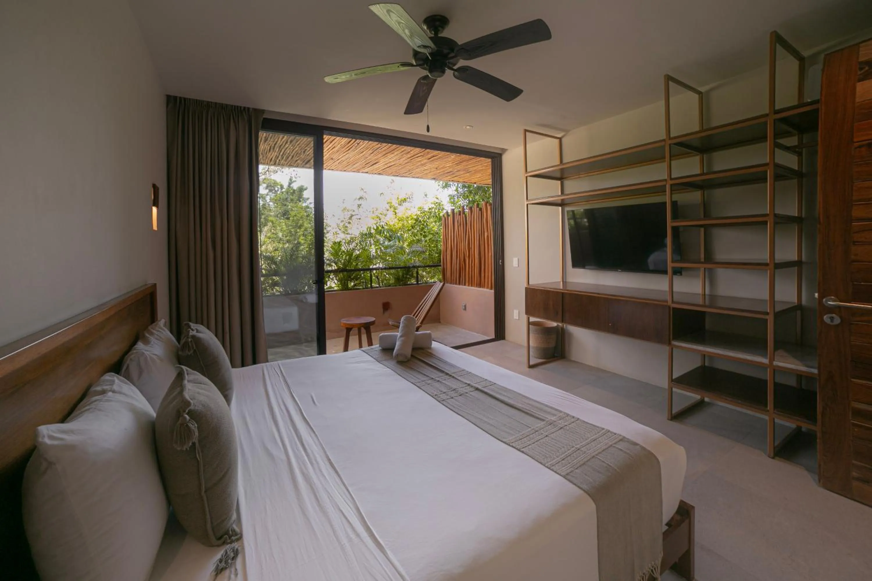 Bedroom, Bed in Zereno Tulum Beach Club Access