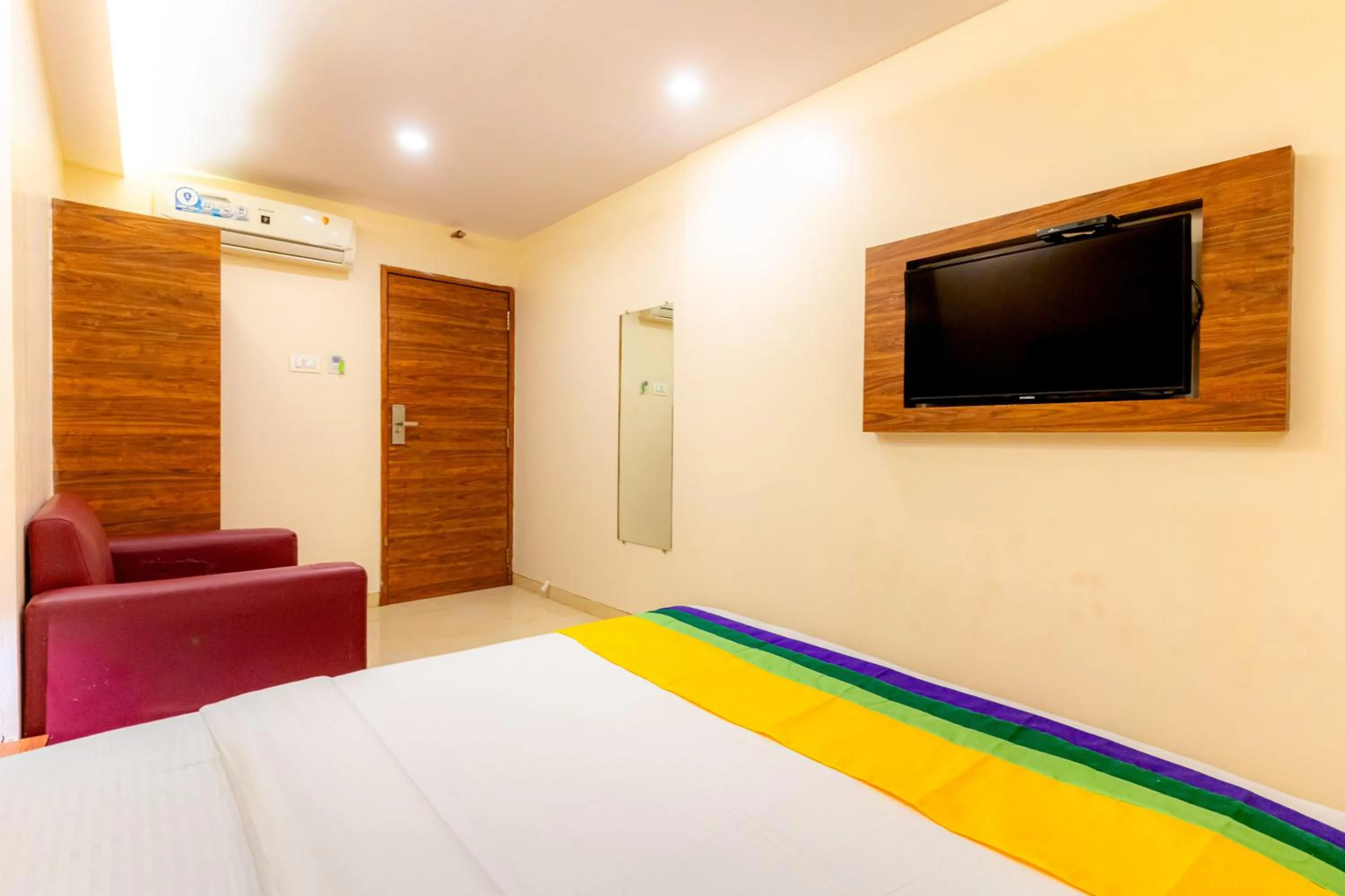 Bedroom, Bed in Itsy Hotels Elegant