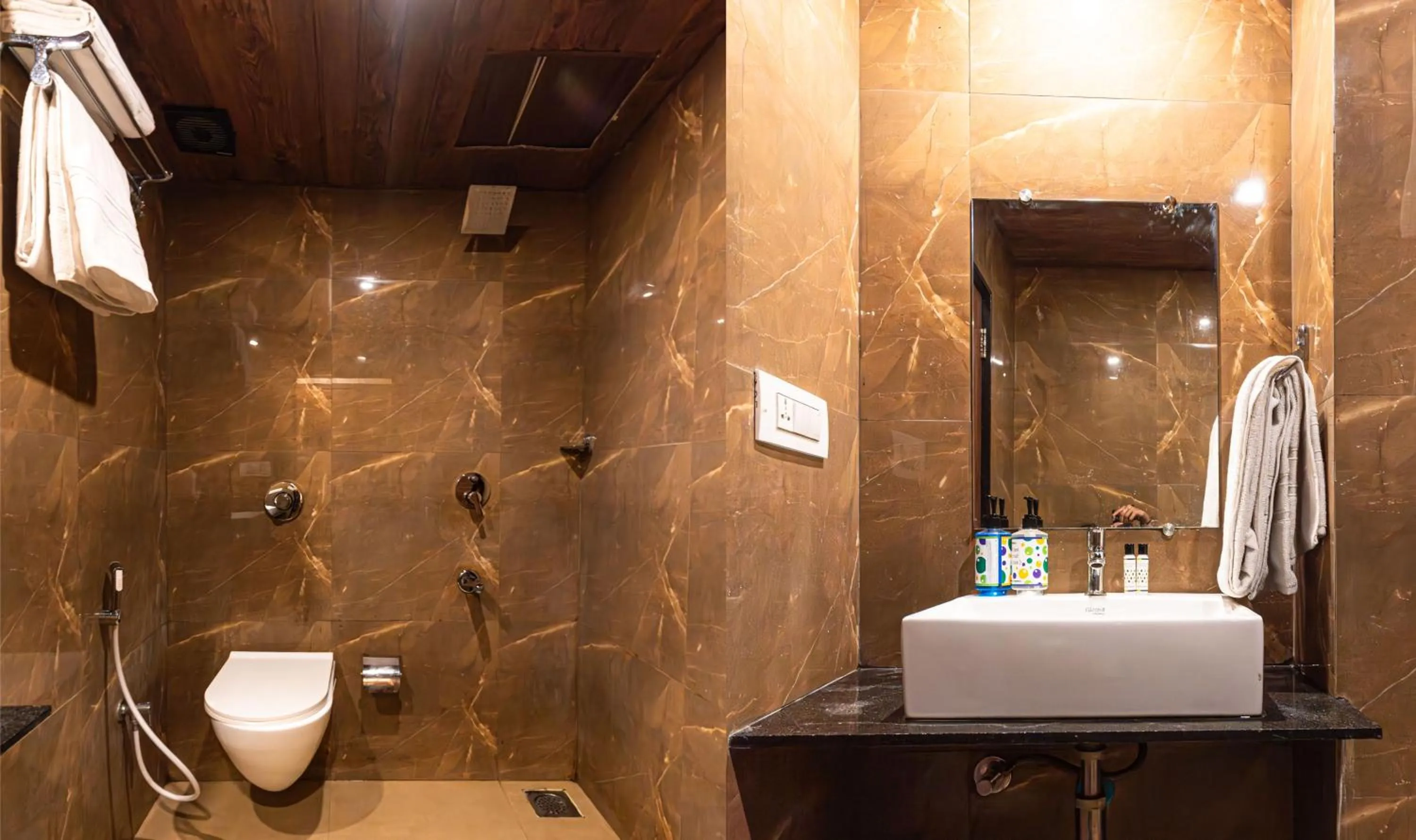 Bathroom in Itsy Hotels Elegant