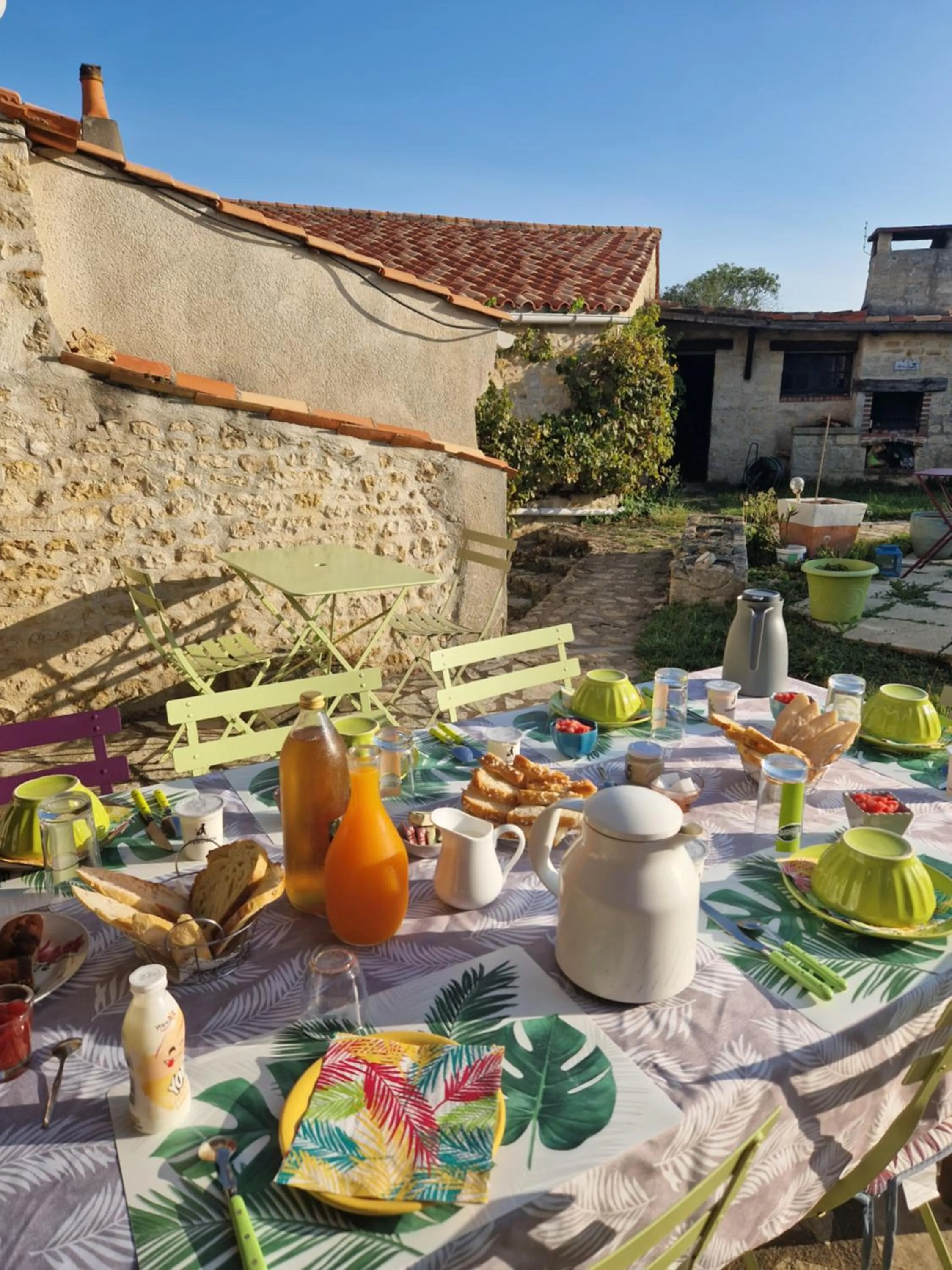 Breakfast in Chambres d'hôtes La Frise