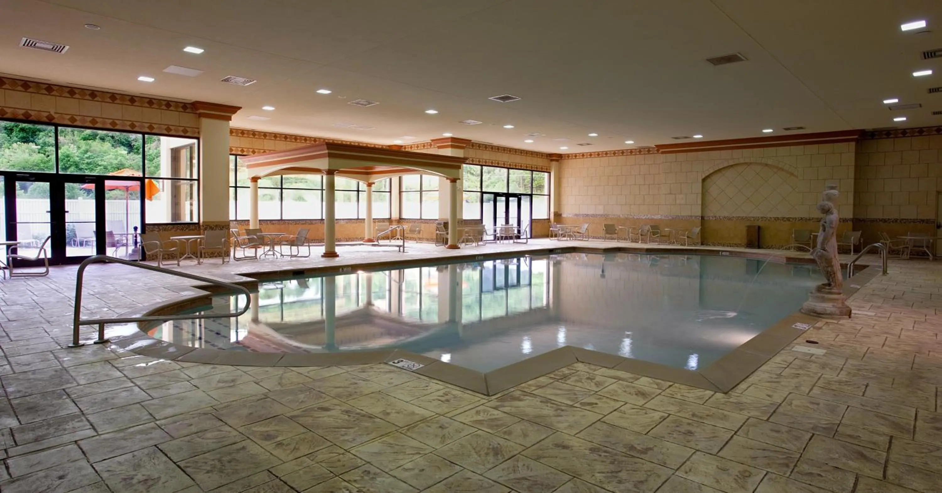 Swimming pool in Caesars Southern Indiana, A Caesars Destination